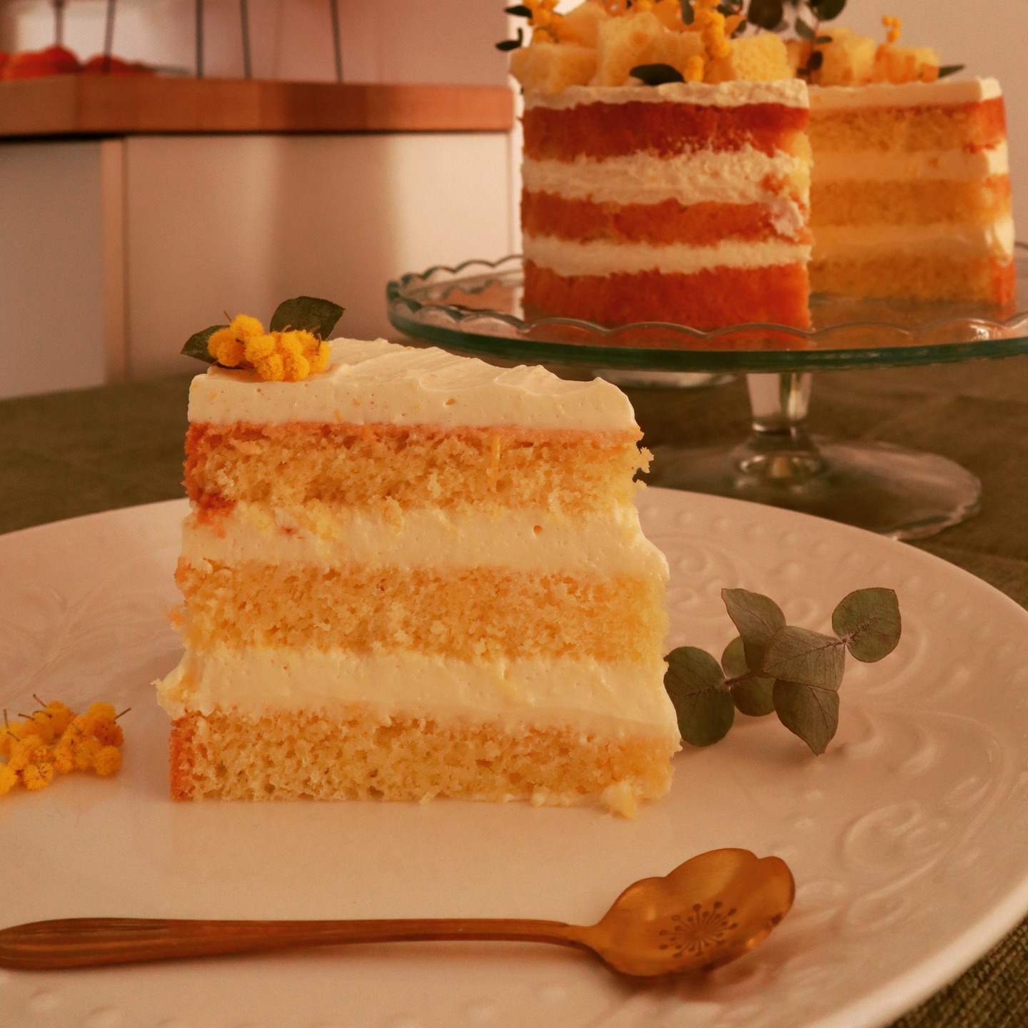 Dimenticate la solita cupola di pan di spagna. Quest'anno la Mimosa si mette a nudo. 🍋✨
Ho voluto reinterpretare il classico più amato di marzo in chiave 'Naked': strati definiti, crema diplomatica vellutata al limone e un design minimalista che esalta la materia prima. Una danza tra freschezza e struttura.
Scopri sul blog dolciamorebello.com la ricetta completa, la scheda tecnica, tutti i trucchi e tips per una riuscita al 100%, e scrivimi nei commenti: preferisci la versione classica o questa moderna? 👇
#mimosa #pasticceriacreativa #marzo2026 #fooddesign #festadelladonna #bakersgonnabake