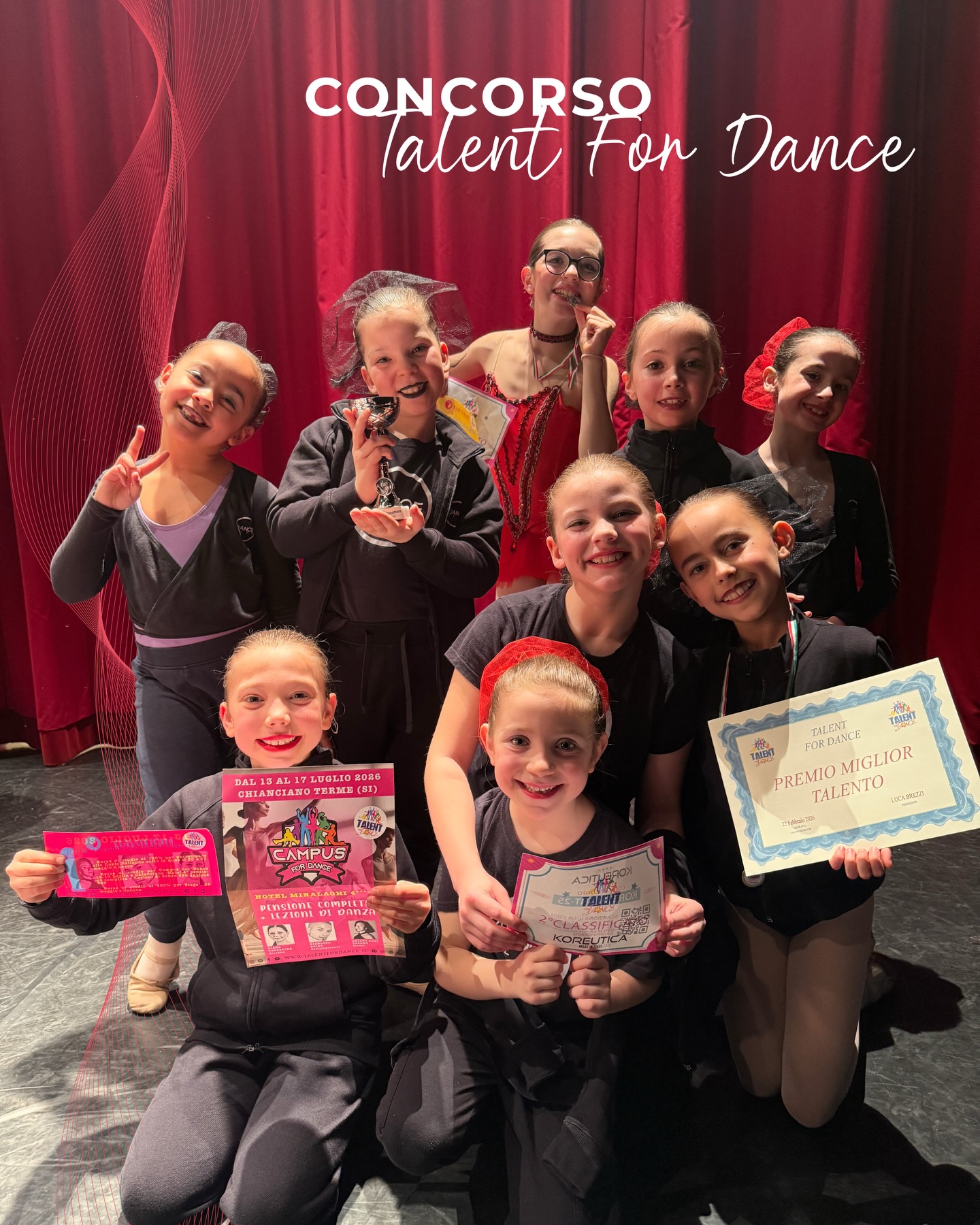 ✨ TALENT FOR DANCE ✨
22 Febbraio 2026 (Mede)
Torniamo in gara con nuovi progetti, consapevolezza e determinazione, pronti a trasformare ogni sfida in crescita.
Ogni palco è un passo avanti nel nostro cammino💫
Babylix – 🥈 2º classificate
Categoria unificata Classico Gruppi Baby e Children
Coreografia: “Di rosso le tingerem” di @_laura_puppi_ e @rebeccastraz
Beatrice Cavallaro – 🥈 2º classificata
Categoria Classico Soliste Children
Variazione: Il Pipistrello @aletorrielli
Giada Mansueto – 🥇 1º classificata
Categoria Classico Soliste Children
Variazione: Ciliegina @aletorrielli
🏆 Premio Miglior Talento del concorso
Grazie a @dance_house_official , a mio marito Andrea, ad Ale Torrielli per aver recuperato il nuovo costume di Beatrice e a @massimopomella per il lavoro dietro le quinte. Grazie a @talentfordance per l’opportunità di crescita e confronto.
Un grazie speciale agli insegnanti, ai nostri giovani ballerini e alle famiglie per supporto, fiducia e passione condivisa💛
Orgogliosi del lavoro fatto, pronti a continuare questo bellissimo percorso✨
Laura P