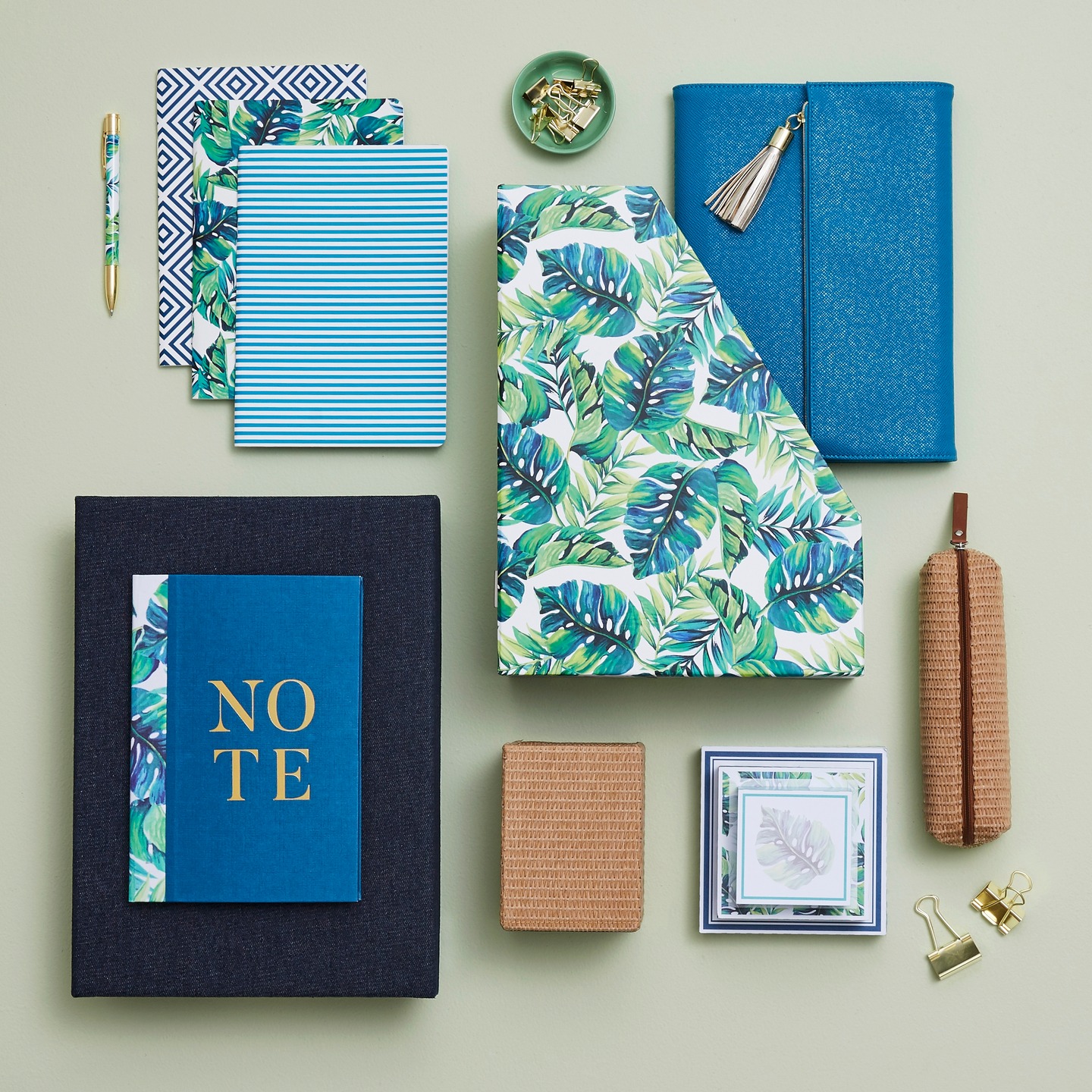 Modish’s Palm Social Collection🌿🌿 Create a calm and inspiring office space with these beautiful designs
#stationery #officedesign #decor