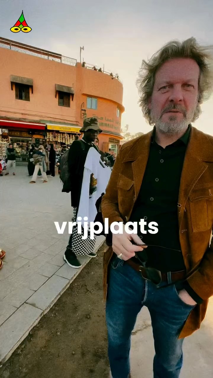 Vrijplaats
Kunst op zich.
En brood op de plank.
Volg het @poeziejournaal -
dichterlijke reportages met rechte rug en open hart.
✍️ Maurice Jonkers & 🎥 Hilma ten Boske
Wil jij ook een gedicht of optreden?
Stuur een DM of kijk via de link in bio.
#poeziejournaal #dichterlijkereportages #houdezonzijde
#marrakesh #jemaaelfnaa #vrijplaats #markt