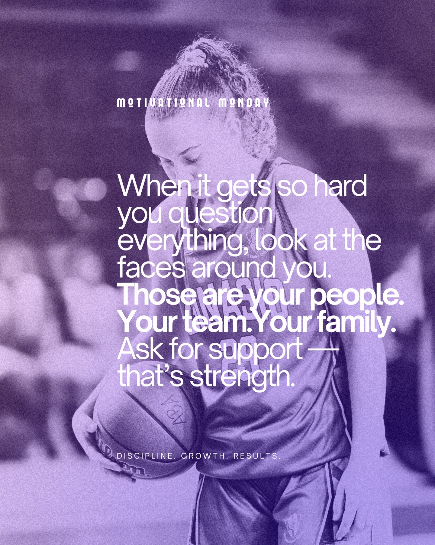 O percurso de cada atleta é diferente.
Cada um enfrenta os seus próprios desafios — físicos e mentais.
Haverá momentos que te vão testar. Momentos que parecem mais pesados do que esperavas. Momentos em que vais questionar tudo.
É aí que tens de te apoiar.
Apoia-te nos teus colegas de equipa. Nos teus treinadores. Nos teus mentores. Nos jogadores ao teu lado que vivem o mesmo esforço, a mesma exigência. Nas pessoas que se preocupam contigo — não apenas com o teu desempenho, mas contigo enquanto pessoa.
A verdade é que é difícil. É duro. Crescer exige isso.
Mas não tens de passar por isso sozinho.
Usa o apoio que tens à tua volta. Isso é força. Isso é família.
𝗜𝘀𝘀𝗼 é 𝗮 𝗳𝗮𝗺í𝗹𝗶𝗮 𝗕𝗜𝗖.