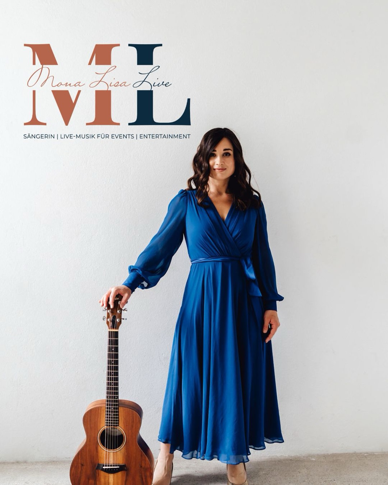 Mein neues Logo ist fertig! 😍 Seit ‚Mona Lisa Live‘ vor ca. 9 Jahren entstanden ist, ist so viel passiert, dass es Zeit war, auch mein Logo neu zu entwerfen. 2026 hab ich mir vorgenommen, mehr Struktur in meine äußere Sichtbarkeit zu bringen und meinen Unternehmens-Look den Veränderungen der letzten Jahre anzupassen. Mona Lisa Live soll für ehrliche, authentische und stilvolle Live-Musik stehen. Für mich als Sängerin - aber eben nicht nur wie ursprünglich mit meiner Gitarre - sondern in unterschiedlichsten Besetzungen, die mir mehr Möglichkeiten geben, Veranstaltungen individuell zu begleiten. Freu mich sehr, dass das Logo genauso geworden ist, wie ich mir das vorgestellt hab und mir auch richtig viel Motivation gibt für alles, was sich auf dieser Basis verändern und entstehen wird. 🫶 Danke an @katharinakhoss für deine Hilfe bei der Entstehung und Finalisierung dieser Idee ❤️ 📸 @___janahofmann