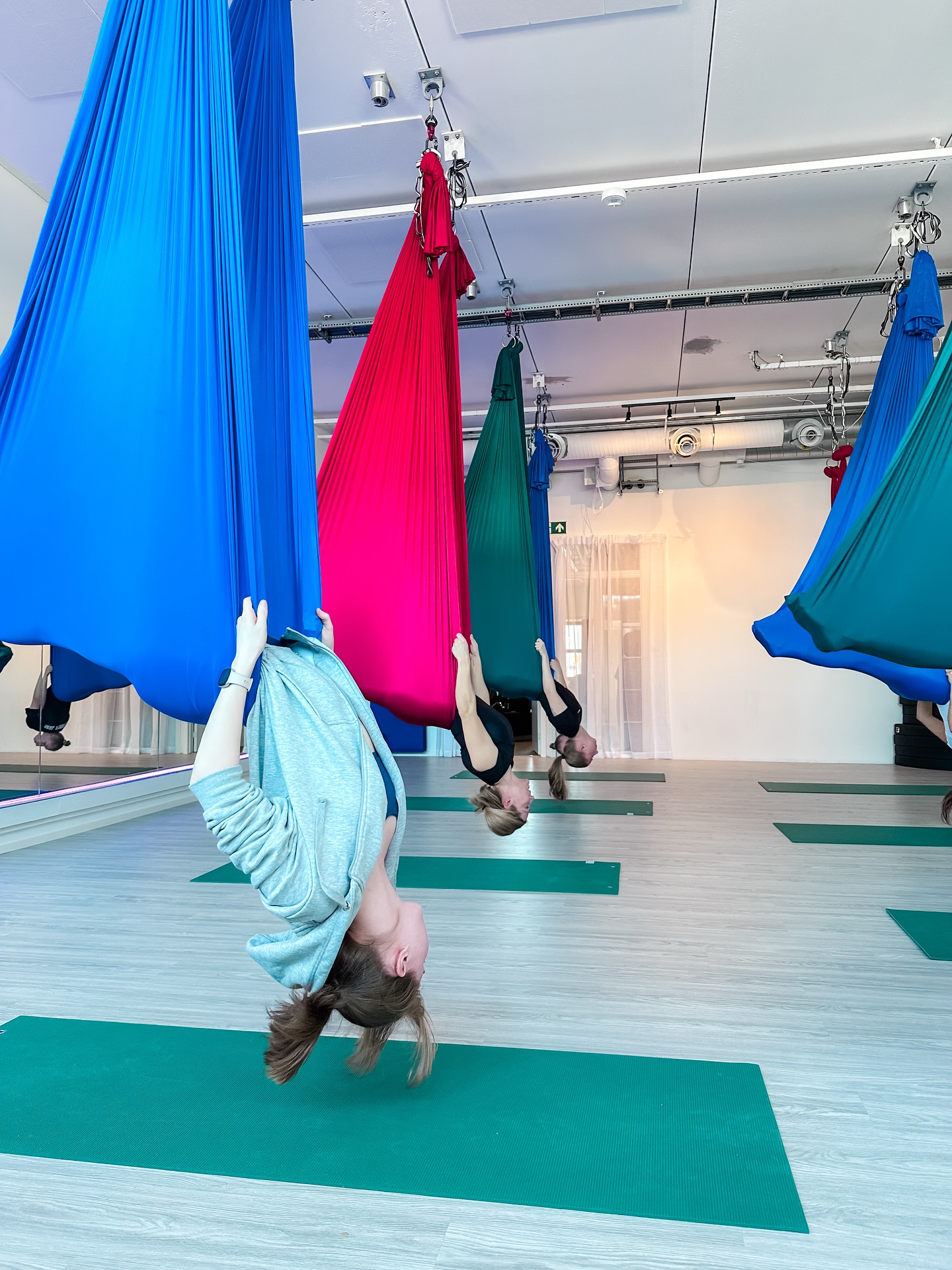 ✨ NYTT NAVN – SAMME DEILIGE FØLELSE ✨
Aerial Stretching blir nå til Mobility & Flexibility mandager kl 19:50 💛
En rolig, men effektiv time hvor vi jobber med bevegelighet, fleksibilitet og skadeforebygging – ved hjelp av hammock, strikker, blokker og bånd.
Perfekt som:
✔ restitusjon
✔ supplement til pole & aerial
✔ deg som føler deg stiv og trenger å løsne opp
Sterkere. Mykere. Mer kontroll.
Book plass via linken i bio ✨