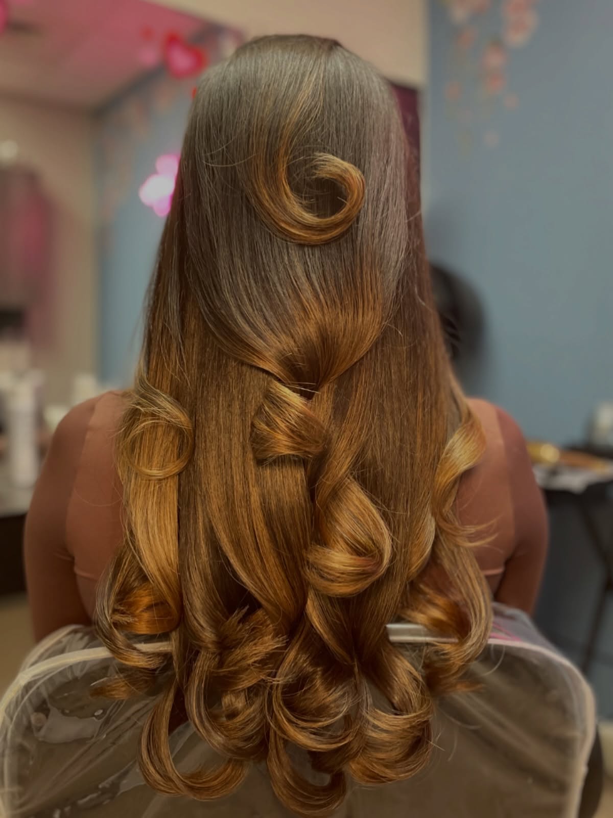 Start your Spring cleaning off by removing those dead, dry, and crispy Winter ends. ๐๐งน
Link in bio to book your next haircut!
#satxhair #satxhairstylist #freshcut #haircut #blowout