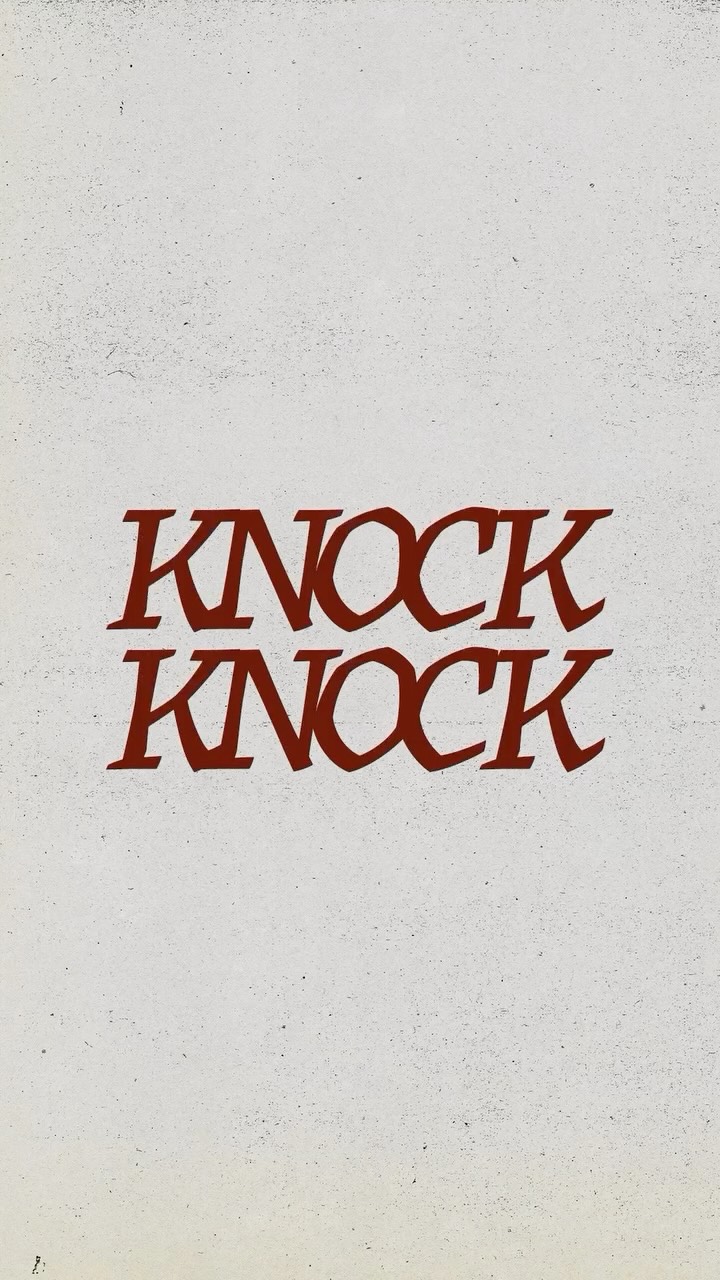 Les portes des maisons bruxelloises sont toutes uniques, façonnées pour garder des histoires. C’est l’idée que nous voulons proposer avec l’Ex-Libris sur-mesure. Racontez-nous votre histoire et nous l’illustrerons pour qu’elle vous ressemble. À vous ou à l’un de vos proche 🥰