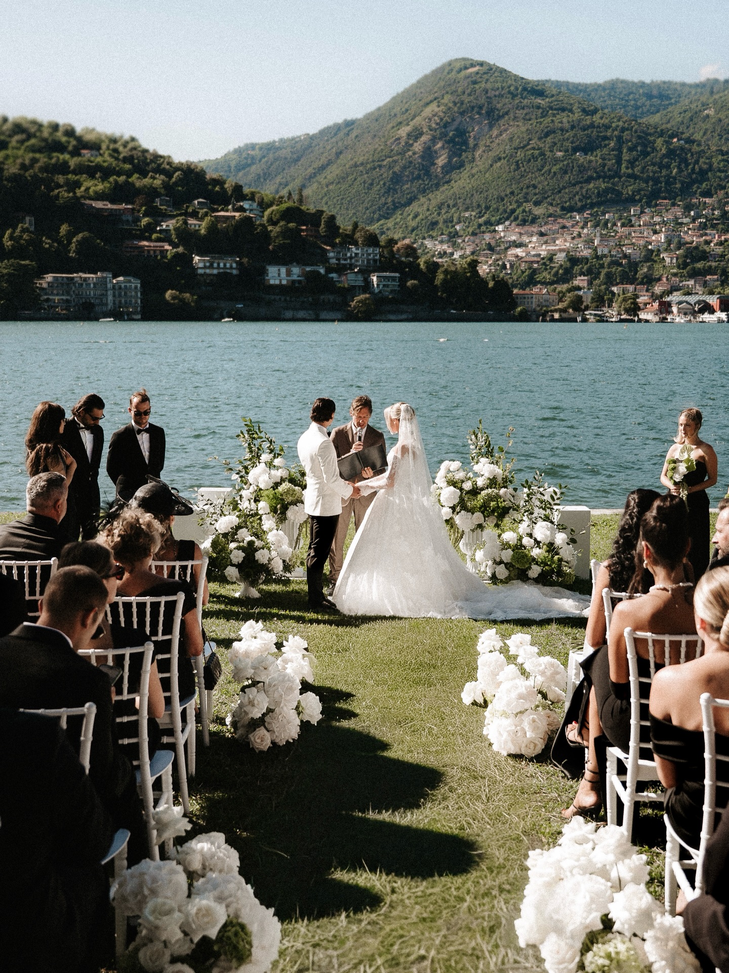 Lola & Luca’s wedding in July was pure magic ✨
At @villa_geno - Lake Como a place where class, elegance, and the romance of an Italian summer come together. Surrounded by sparkling waters, breathtaking mountains, and their dearest people, Lola and Luca celebrated a day that was perfect down to every detail. From intimate, emotional moments to a sultry evening filled with Italian food and dancing under the stars. A wedding not just seen, but truly felt.
As the cherry on top, I got to be part of this wedding thanks to my dear friend @esthervangeenenphotography , this time as a second shooter an experience I’ll never forget. It felt like a mini-vacation. So grateful for fellow photographers who feel like friends, thank you so Esther 🤍
/
Lola & Luca’s wedding in July was pure magic ✨
At @villa_geno - Lake Como een plek waar klasse, elegantie en de romantiek van een Italiaanse zomer samenkomen. Omringd door fonkelend water, indrukwekkende bergen en hun allerliefste mensen vierden Lola en Luca een dag die tot in elk detail klopte. Van intieme, emotionele momenten tot een zwoele avond vol Italiaans eten en dansen onder de sterren. Een bruiloft die je niet alleen zag, maar vooral voelde. Als kers op de taart mocht ik deze bruiloft meemaken dankzij mijn lieve vriendin @esthervangeenenphotography deze keer als second shooter, een ervaring die ik niet snel zal vergeten. Het voelde als een mini-vakantie. Zo dankbaar voor collega-fotografen die als vrienden voelen, zo bedankt lieve Esther🤍
#lakecomowedding #photographerlakecomo #villageno #lakecomoweddingphotographer #lakecomo