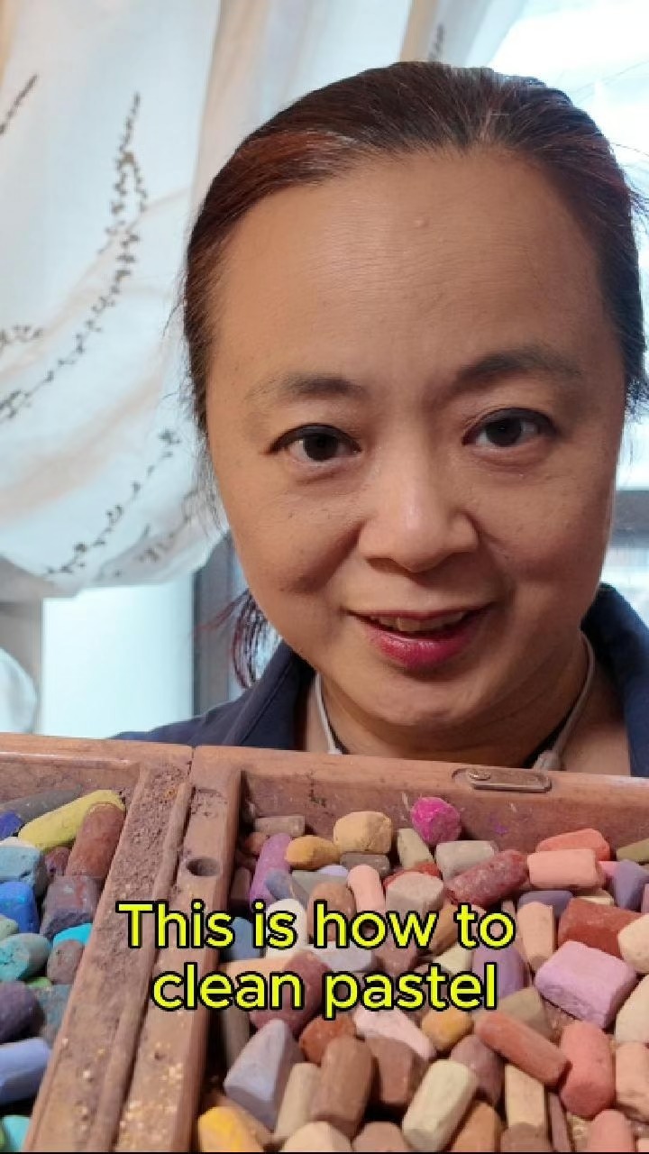 🧑🎨 For all the pastel artists: what’s better than spending some time cleaning your soft pastels on a stormy Sunday afternoon?
Let me show you how I do it! Comment below and share your method. I’d love to learn from you. 😉
For my Pastel Portrait from Life students, we’ll go over this (and everything about pastel technique) in my upcoming PSA class starting this Wednesday, 6–9 PM.
More info and registration details here: www.fangsullivan.com/class
Hope to see you there! 🎨