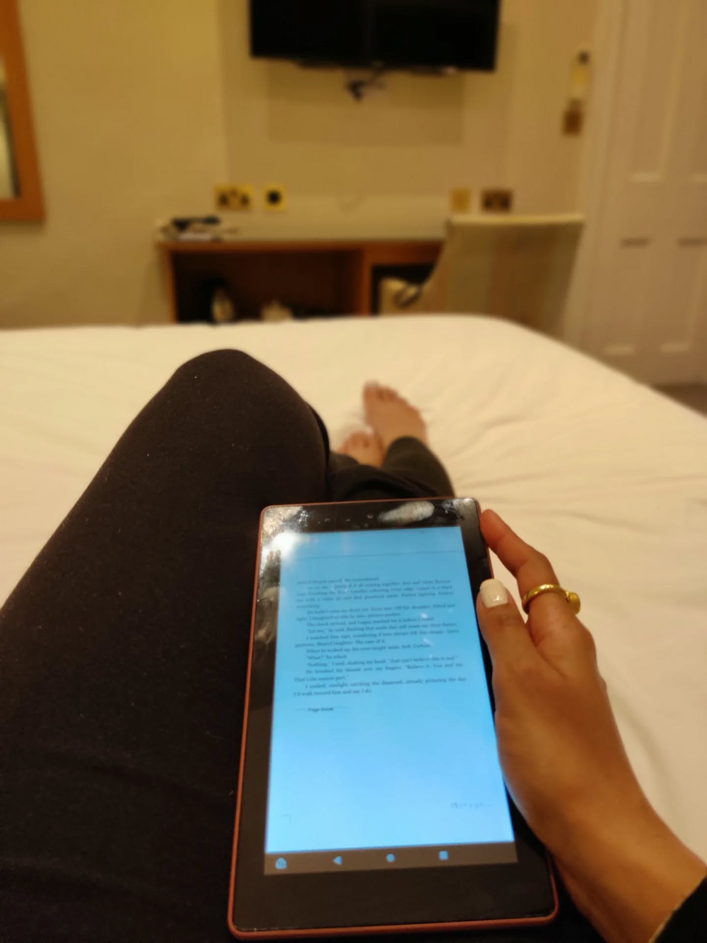 After almost 4 hours of trains and Ubers... It's finally time to unwind as I lose myself into my second ARC of the year. Hoping to finish this one tonight!
If you're an ARC reader and love, love, love dark, domestic suspense thrillers, ARC applications are open for Liar, Liar, my next twisted rollercoaster. DM if you'd like to join the team or hit the link in my bio! 🖤
#arcread #thrillerreaders