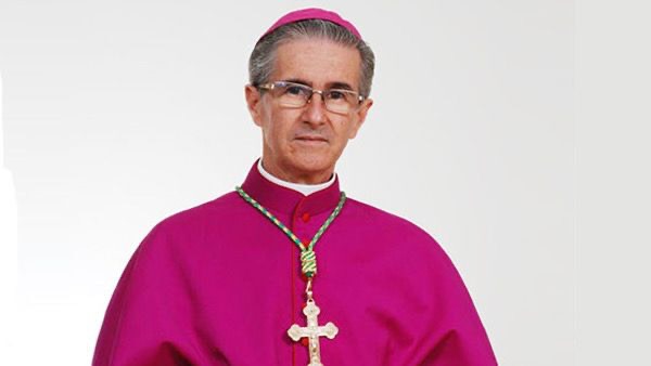 DOM PAULO, EX-BISPO DE RIO PRETO, APRESENTA RENÚNCIA AOS 75 ANOS
O arcebispo de Uberaba (MG), Dom Paulo Mendes Peixoto, apresentou sua renúncia ao Papa ao completar 75 anos, como determina a norma da Igreja Católica.
Dom Paulo esteve à frente da Diocese de Rio Preto entre 2006 e 2012, período em que conduziu a Igreja na cidade e Região antes de assumir nova missão episcopal.
Agora, cabe ao Vaticano decidir se aceita imediatamente o pedido ou se ele permanece por mais um período na função até que seja nomeado um novo arcebispo para Uberaba.Mais informações no Portal Guilherme Baffi