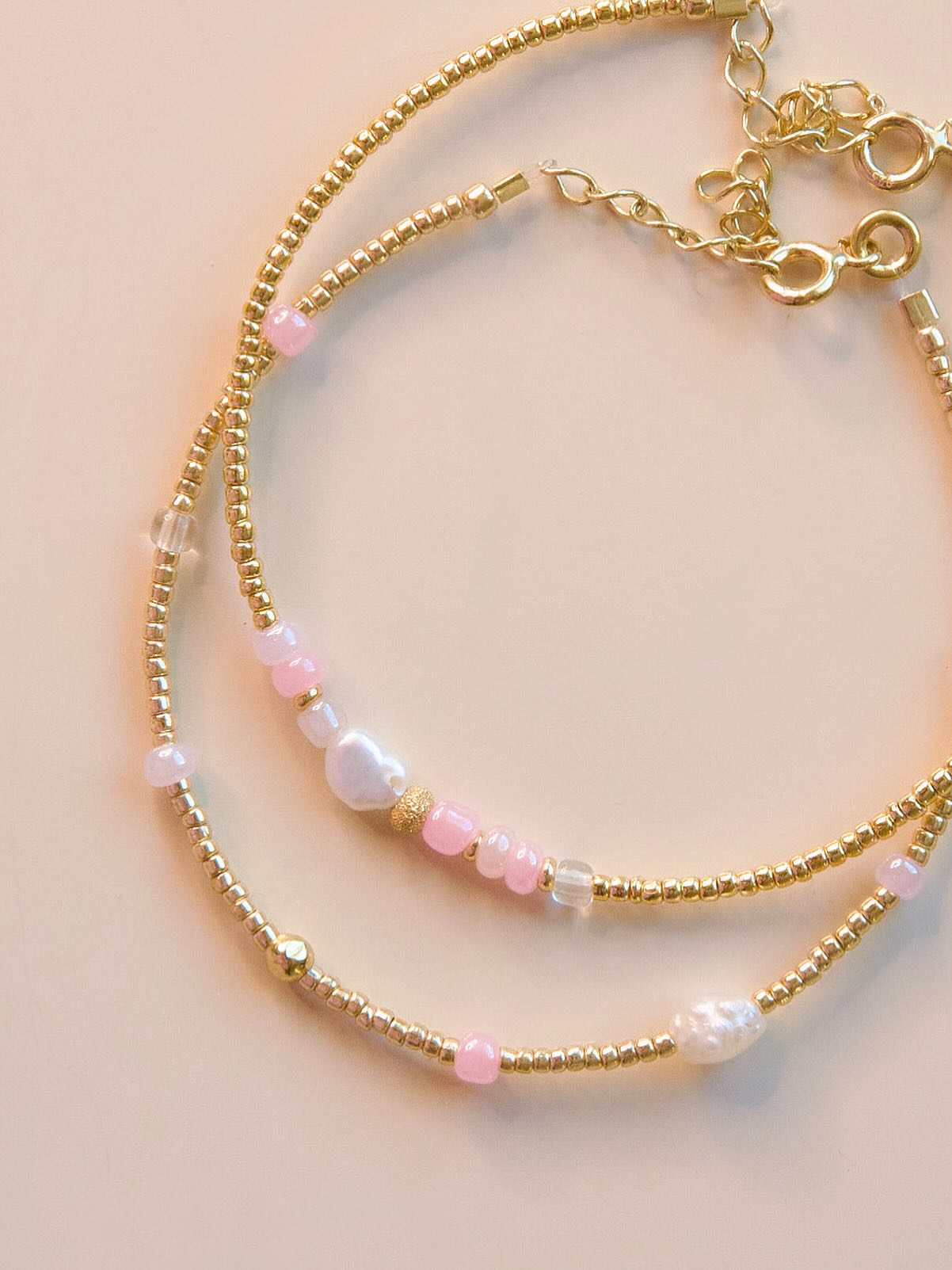 Delicate gold, soft pink, and a touch of pearls 💕
Pink Kiss • Bracelet 🌸 Daydream • Bracelet
#bracelet #bracelets #handmadebracelet #handmadejewelry