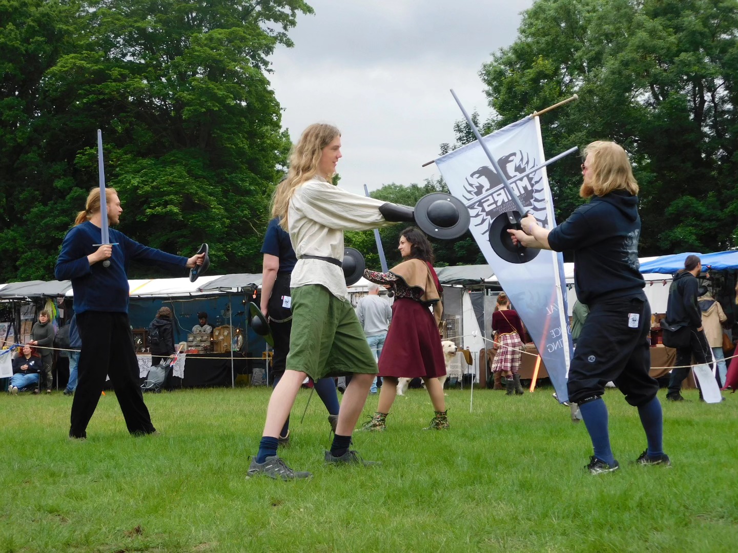 Dit weekend was MARS weer te vinden op @zomerfolk voor onze workshops en demonstraties ⚔️🔘. Hier en daar wat regen, maar dat mocht de pret niet drukken! 💪🏽
This weekend MARS was back at @zomerfolk for our workshops and demonstrations ⚔️🔘. Some rain here and there, but that didn't spoil the fun!💪🏽