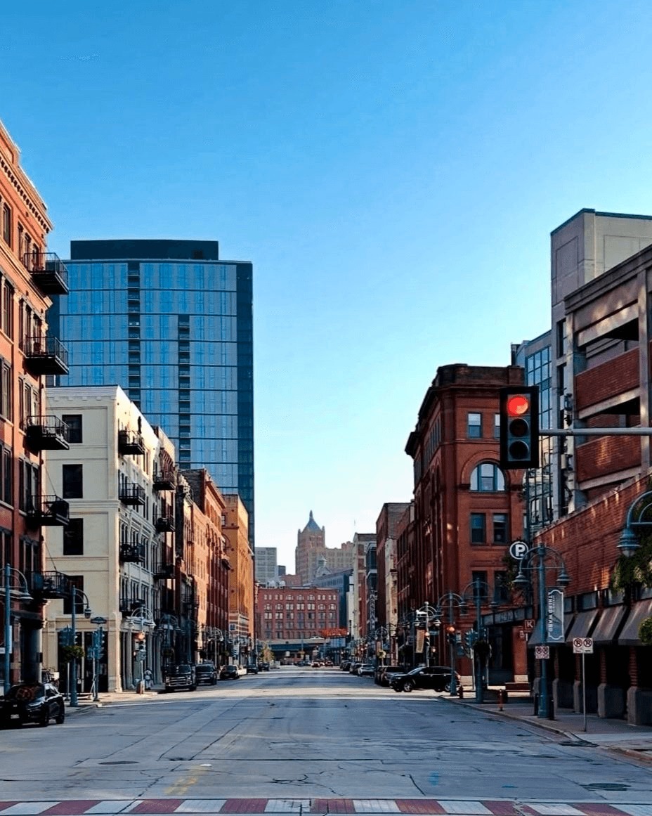 Water Street views 🤩 ✨
📸: @mke_vibe