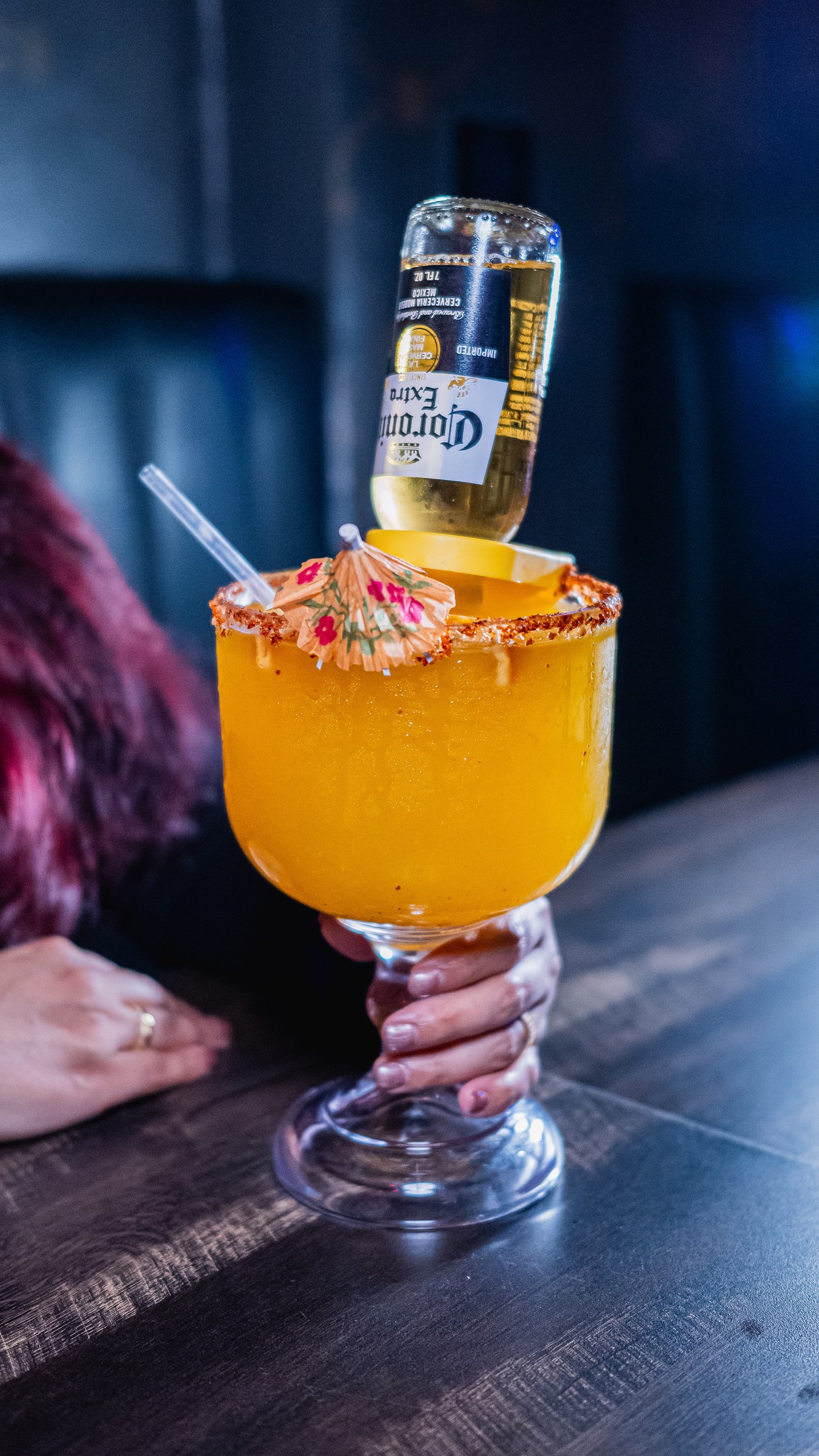 En Room 151k celebramos a las mujeres con cariño y buena vibra. Los esperamos para compartir la noche. 🥂