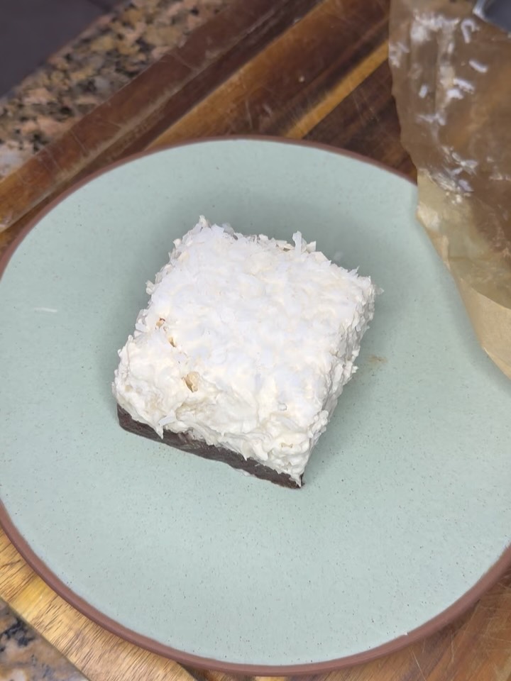 About a month or so ago, I saw @thefeedfeed post this coconut cream brownie recipe from @pastrybysaloni and I KNEW I needed them in my life! I decided that’s what I was going to make for my birthday this year. I made them a week late but oh my LAWD are these worth waiting for!! The eggless brownie is SO fudgy & rich and the coconut cream topping is to die for. If you’re a chocolate coconut fan like me, you definitely need to try these. Comment COCONUT to get the link sent to you! 🥥 🍫
I’m already thinking of my own versions I can make with this recipe!
•
•
•
•
•
#Homemade #HomeBaker #ChocolateCoconut #Divine