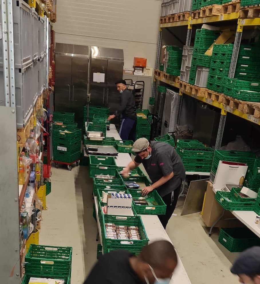 Préparation des paniers en cours... 😋
🕔 N'oubliez pas de venir chercher vos paniers ce soir aux différents points de collecte :
@cinqsenstraiteur, rue de l'industrie 6 - 2046 Fontaines entre 14h00 et 18h00
@gastroneuchatel, route de Soleure 12 - 2072 St-Blaise entre 16h00 et 18h00
@hotel_dupeyrou, avenue DuPeyrou 1 - 2000 Neuchâtel entre 16h00 et 18h00
@halledessens, rue de la Serre 19 - 2300 La Chaux-de-Fonds entre 16h00 et 18h00
@switchprodsa, plaine d'Areuse 5 - 2013 Cortaillod entre 16h00 et 18h00