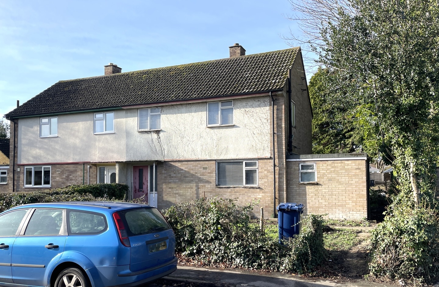 Every 16 minutes ⏱️
A new empty home is reported to Empty Property Hunters.
That’s nearly 1,000 leads a month.
Boarded-up flats.
Overgrown driveways.
“Temporarily closed” since 2019.
We can’t bring homes back to life if we don’t know they exist.
Here’s one of our latest purchases in Cambridgeshire.
Take a peek inside… 👀🏚️
It all started with someone spotting it and sending in a lead.
See one near you?
Don’t walk past it.
Empty houses don’t solve themselves. 🏚️➡️🏡