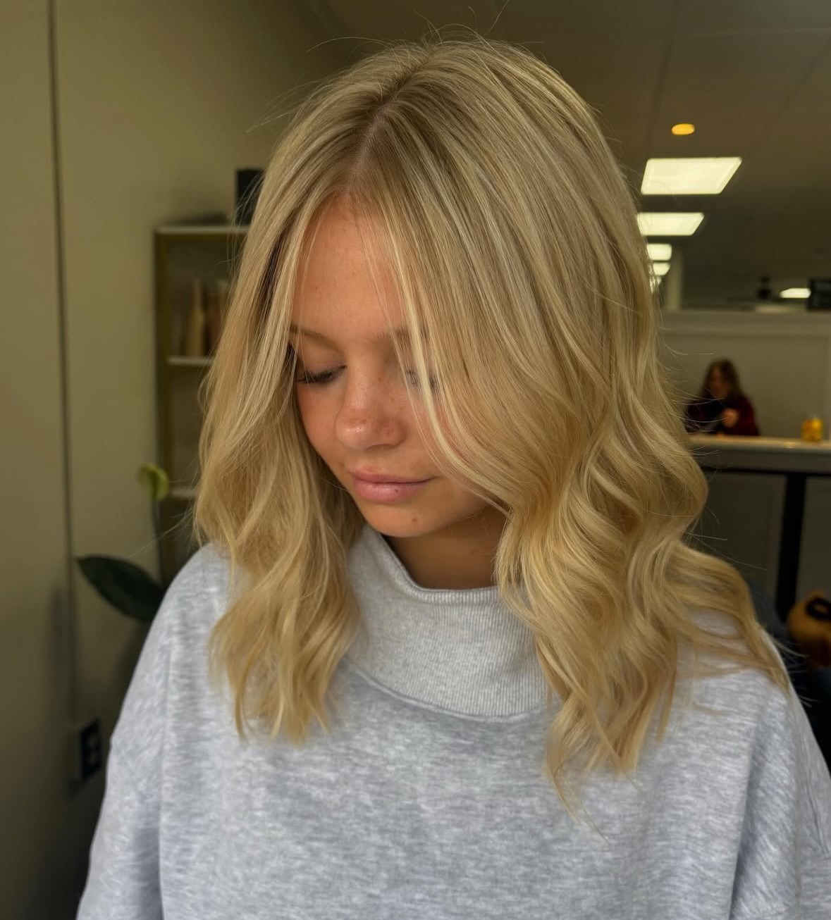 Soft, dimensional blonde by Bella 🤍
We are closed for the storm. For any appointment inquiries please DM us or use our online booking service with the link in our bio!