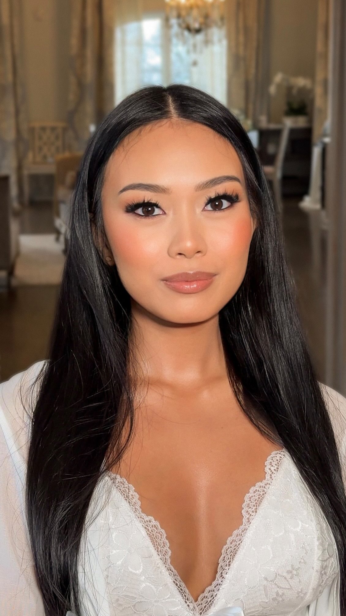 Timeless bridal glam will always win.
Strategic blush placement.
Defined eyes.
Coverage without cake.
Glow without grease.
#makeup #bridalmakeup #asianbride #softglam #weddingmakeup