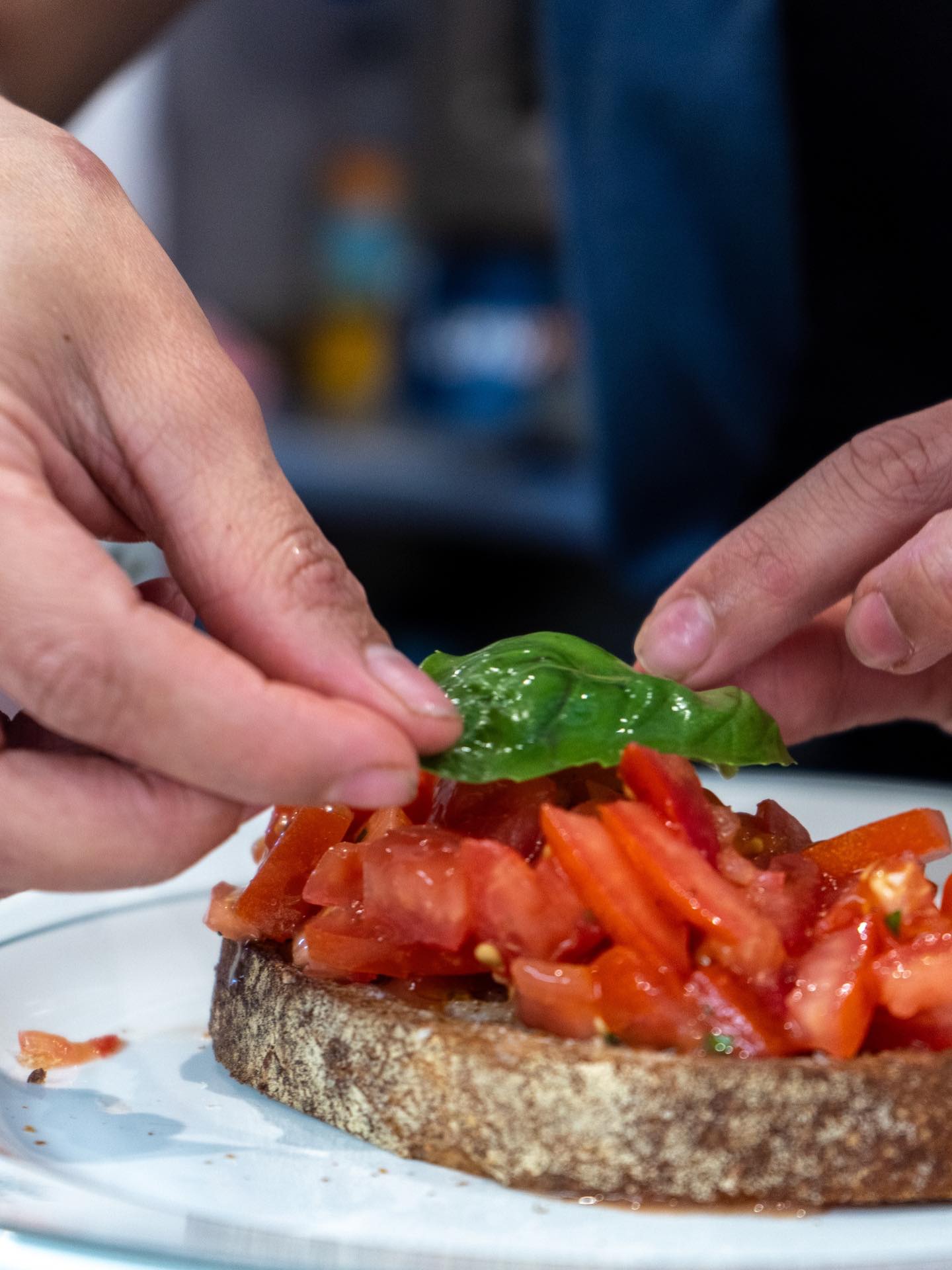 Some things just don’t need reinventing.
Juicy tomatoes, fresh basil, good bread, a drizzle of olive oil… nothing beats a classic flavour combo done properly 🍅🌿
Simple, honest, and exactly how it should taste.
Pop in and let us make one for you today.
#ItalianClassics #Bruschetta #KensalRiseEats #ItalianDeliLondon #simpledoneright