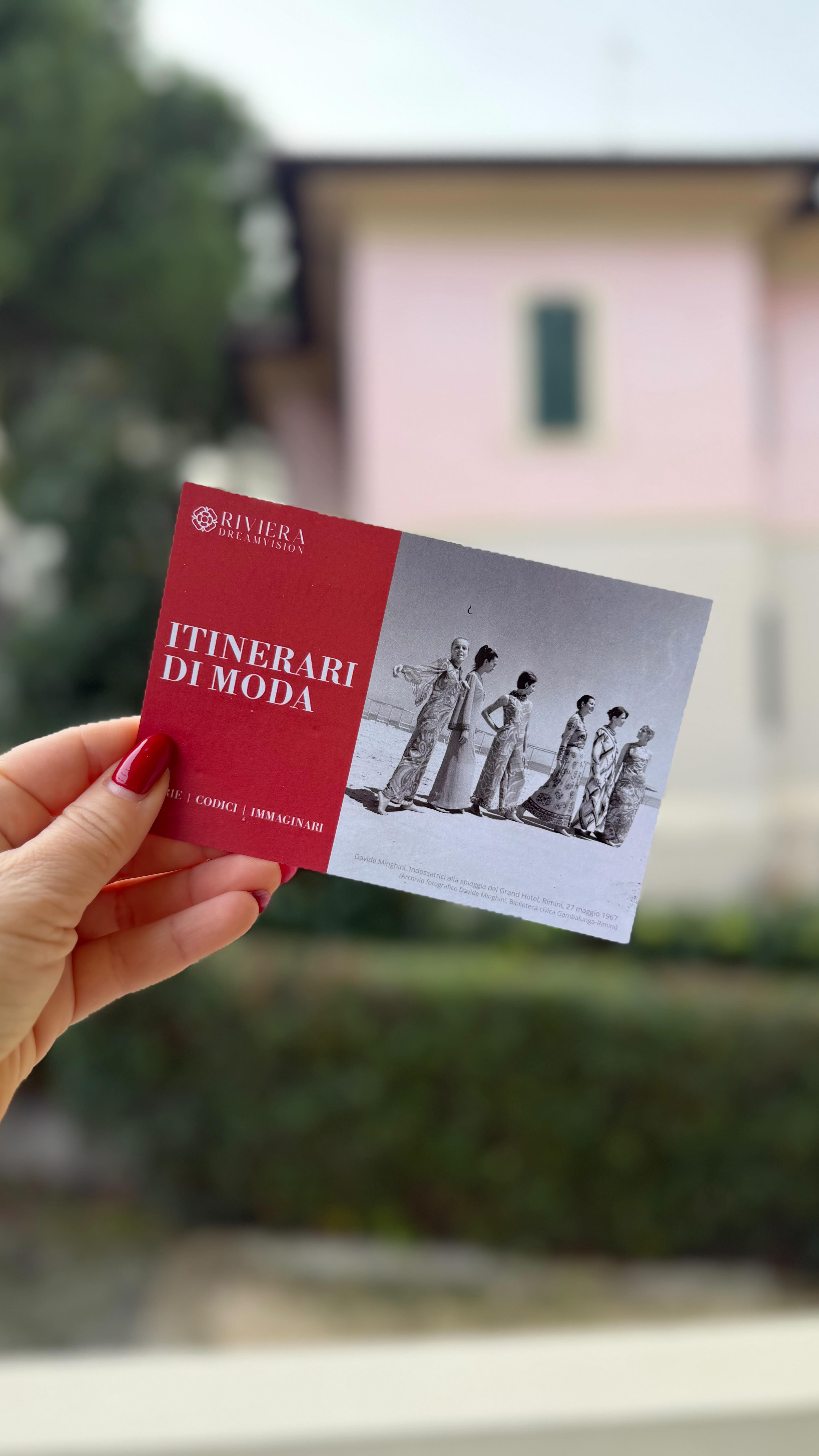 @rivieradreamvision a Rimini è un tributo ai grandi protagonisti della moda in Romagna: Alberta Ferretti, Baldinini, Casadei, Fuzzi, Gianvito Rossi, Giuseppe Zanotti, Iceberg, Moschino, Pollini e Sergio Rossi.
La moda italiana ha plasmato l’immaginario globale e sostenere mostre come questa significa non dimenticare quanto sia essenziale nel mondo il nostro patrimonio culturale e artistico.
La moda non è solo un abito: è memoria, identità e sogno.
♥️Voice: archival MOSCHINO runway and interview (1984)
#invited by @federchicca 😘