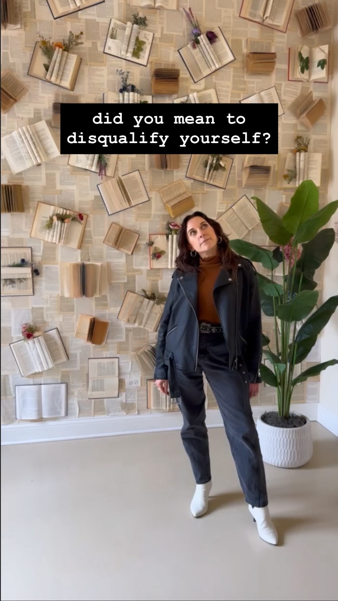 When I say I’m a wardrobe stylist, I hear:
“I need you!”
OR
“I’m too old. I just want to be comfortable. I don’t go anywhere.”
How many women disqualify themselves before they even ask what’s possible?
Ready to see what’s actually standing in your way?
DM me ‘WAKE UP.’ ✨