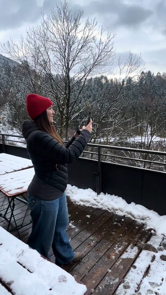 Realtalk! 😅 Ja nicht alles läuft immer nach Plan und im Nachhinein etwas zu retuschieren oder zu bearbeiten ist nicht immer einfach oder überhaupt so möglich wie erhofft. Aber hey... bis jetzt haben wir immer Lösungen für sämtliche Probleme gefunden. Und meist auch ziemlich gutaussehende 😂😉 #trustme
#agenturausgefuchst #ausgefuchst #socialmediacreative