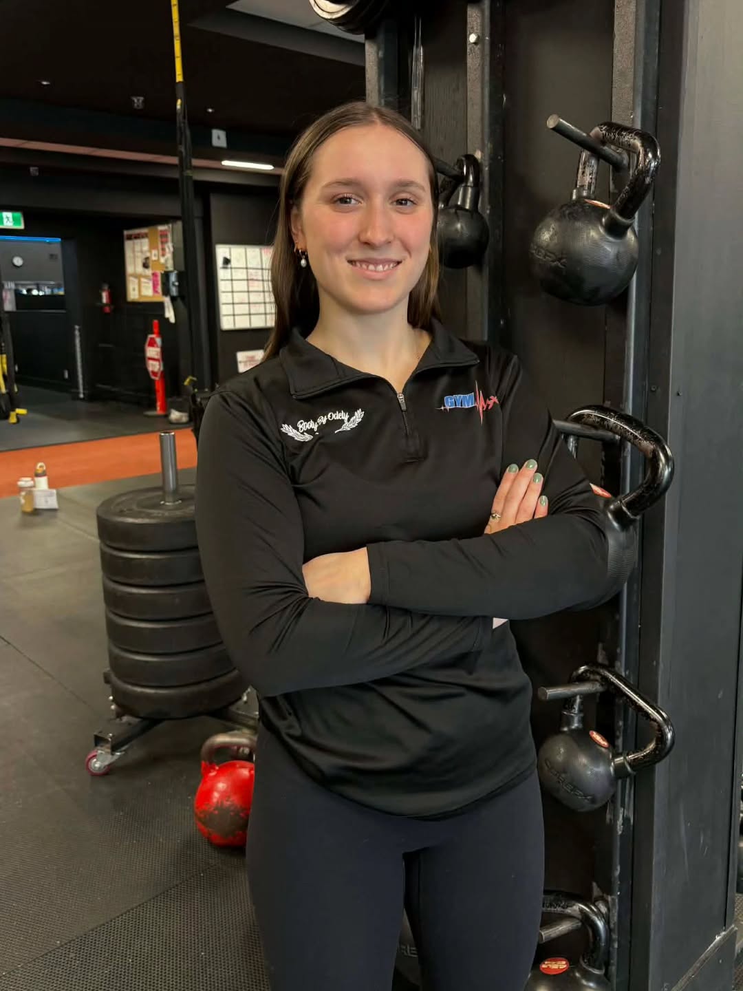 Voici Alex, nouvellement dans le team BootybyOdely! 💫
Elle étudie présentement en kinésiologie à l'université d'Ottawa. Elle fait également partie de l'équipe Strength Coach DF et entraîne des athlètes et équipes sportives. Joueuse de ringuette de haut niveau, elle saura vous pousser et vous aider à dépasser vos limites !
Elle est également responsable du volet Ado Active qui s'occupe des adolescentes de 13-16ans 💪💕
Bienvenue parmi nous ! 🌟