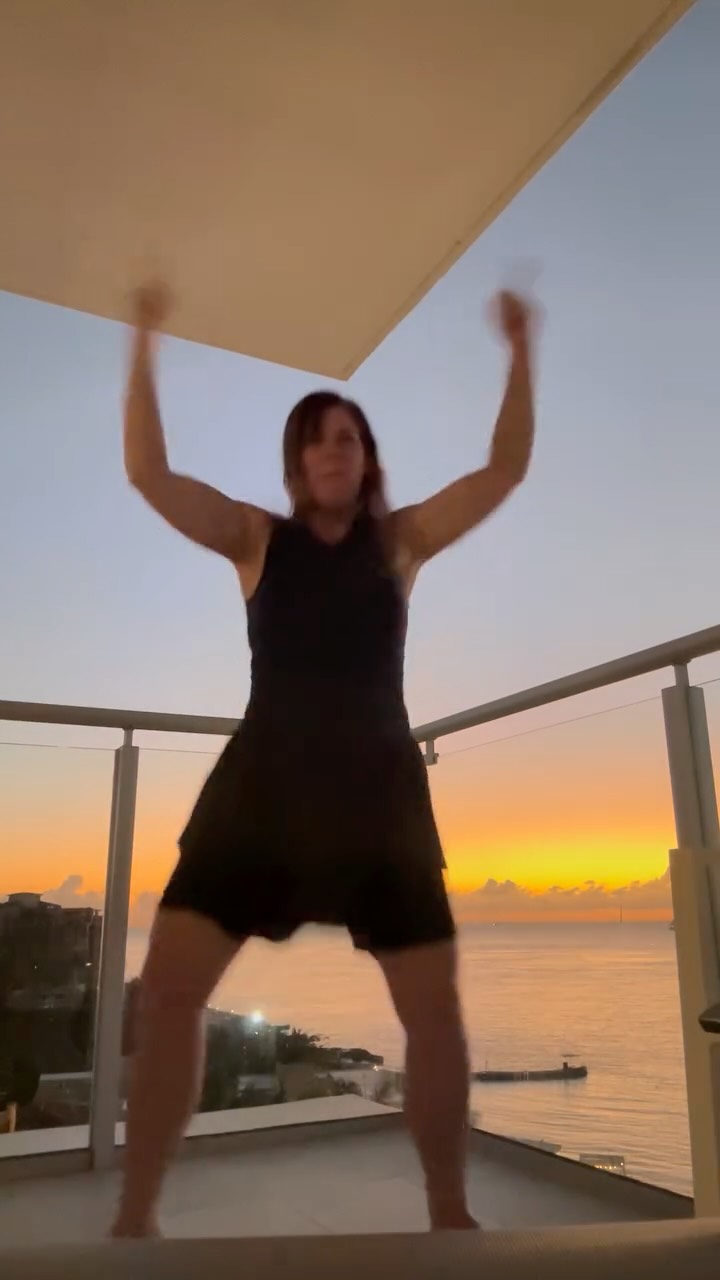 You stole my heart Mexico! And boy do we have a surprise reel for you coming 💚🤍♥️
Mexico @dimitrivegas
Med Intensity/ Med Complexity
#shinedancefitness #shineinthewild #méxico