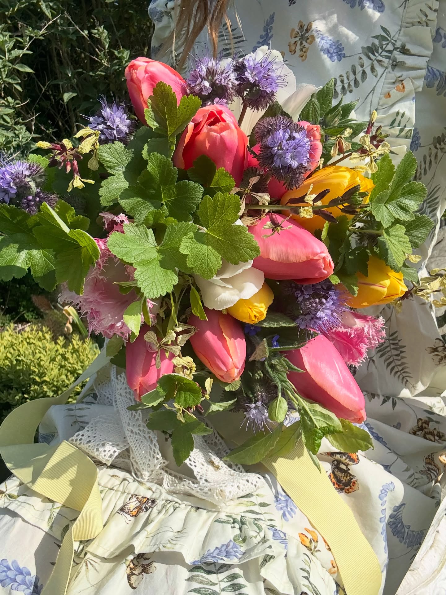 Taking orders for Mother’s Day 🌸✨
Bouquets filled with the singing trumpets of daffodils & narcissi from the cutting garden, alongside beautiful British tulips & ranunculus from Lincolnshire growers.
Make your mum smile on 15th March and welcome in the light of spring 🌷💛
Hand-tied, lovingly wrapped & boxed with ribbon — ready to gift.
Drop me a message if you’d like to order 💌
Collection & local delivery available.
#MothersDay #BritishFlowers #SeasonalBlooms #SpringFlowers #norfolkflowers