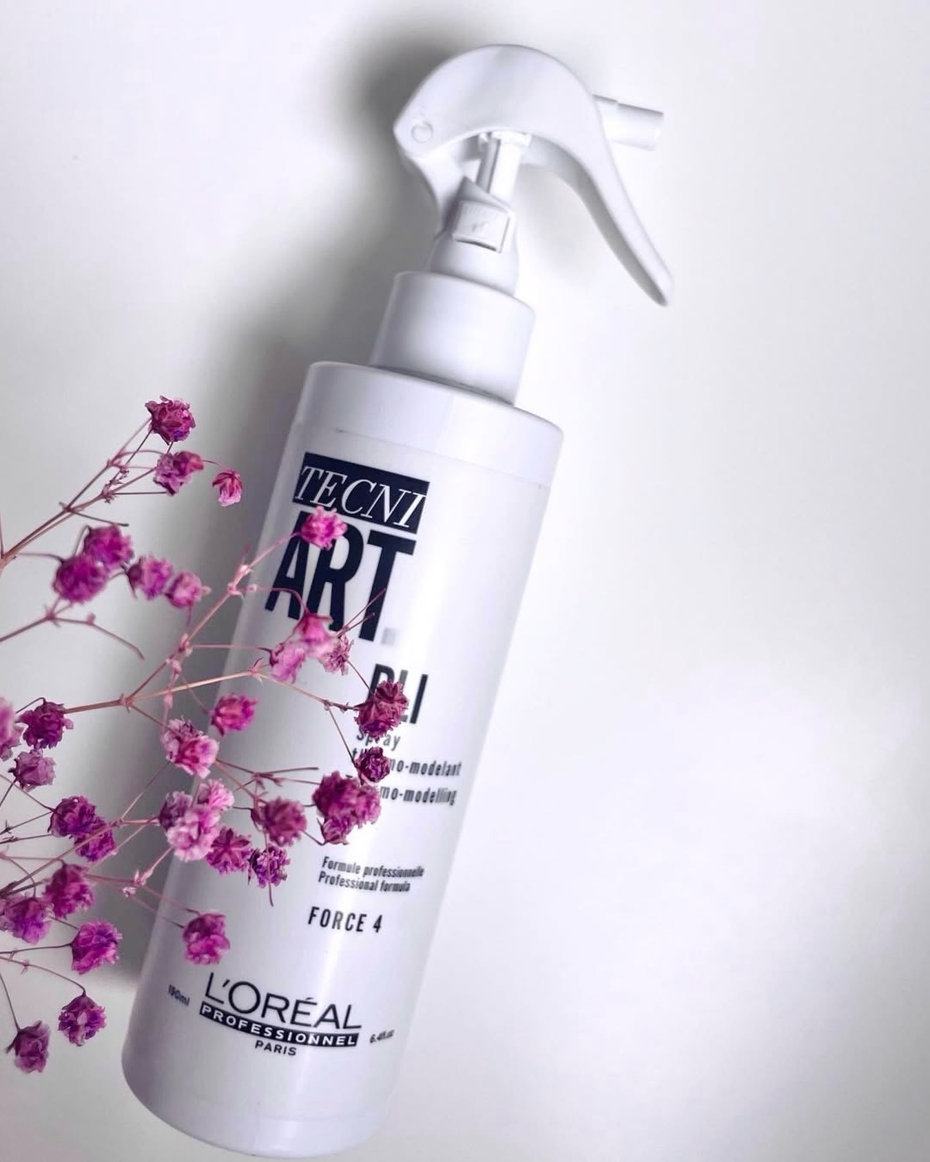 Need volume without the weight? Techni Art Pli by L’Oréal Pro is your secret weapon — adds density, holds shape, and protects with every spray 💨✨
#LorealProfessionnel #BeautyBoxQatar #HairGoalsQatar #VolumizingSpray #HeatStyling
