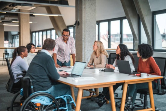 Mobilité professionnelle - Découverte des métiers administratifs
Comment accompagner efficacement les agents en mobilité ou en reclassement vers de nouvelles perspectives professionnelles dans la fonction publique territoriale ?
La découverte des métiers administratifs aide les agents en mobilité à envisager sereinement de nouvelles perspectives d’emploi dans la fonction publique territoriale.
Accompagner les agents en mobilité ou en reclassement favorise leur adaptation et leur motivation à intégrer de nouveaux métiers, en particulier sur la filière administrative.
Nous sommes heureux de participer au parcours de mobilités mis en place par le @CNFPT (Centre national de la fonction publique territoriale).
Nos modules spécialisés présentent les différents métiers administratifs et facilitent l’exploration de nouvelles fonctions pour tous les professionnels en devenir.
Découvrez l’ensemble de nos formations sur notre site 👉https://www.gcrorganisation.com/
#MobilitéProfessionnelle #Reclassement #FonctionPublique #TransitionProfessionnelle #ÉvolutionProfessionnelle #GestionDeCarrière #AccompagnementProfessionnel #MétiersAdministratifs #DéveloppementDesCompétences #FormationProfessionnelle #ParcoursProfessionnel #CNFPT