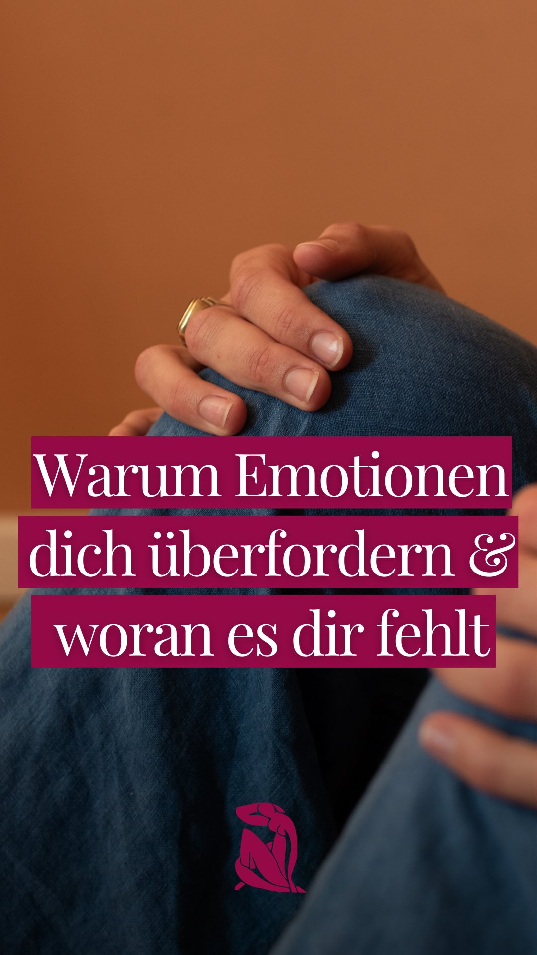 Du hast nicht gelernt, deine Emotionen zu dosieren.
Viele Personen fühlen entweder kaum etwas
oder werden regelmäßig überwältigt.
Wenn emotionale Intensität größer ist als unsere Kapazität,
verlieren wir Selbstführung.
Wir reagieren.
Wir verlieren den Überblick.
Wir fühlen uns ausgeliefert.
Das ist keine Schwäche.
Es ist eine Frage von Kapazität.
Emotionale Kapazität bedeutet:
Gefühle wahrnehmen zu können,
ohne dass sie dich übernehmen.
Und genau das ist lernbar.
Nicht indem du Situationen kontrollierst
sondern indem du dein System stärkst,
mehr Intensität halten zu können.
Mehr Kapazität + Dosierung
= verkörperte Selbstermächtigung
•••
Videos wie diese dienen der Unterhaltung und ersetzen keine Begleitung. Sie dienen nicht als professioneller Rat und gehen ebenso nicht auf die Feinheiten psychischer & emotionaler Gesundheit ein (weil sie dafür viel zu individuell ist!).
🍯 schreib mir, wenn du Interesse an einer Begleitung hast
🍯 hol dir einen Selfstudy Workshop auf meiner Website
🍯 komm zu meinem VHS Workshop in Markkleeberg am 21. März
🍭 stay tuned für meinen neuen Minikurs
www.auroraprema.de
auroraprema@gmail.com