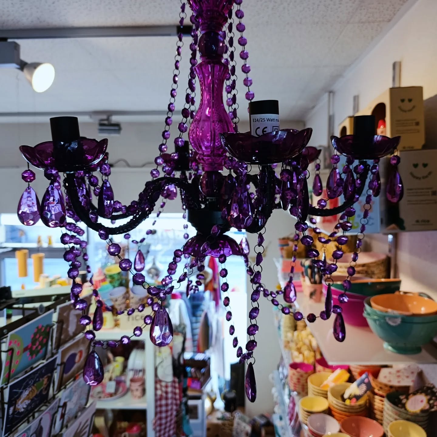 😍 Kronleuchter 😍
Jetzt für 100.- statt 149.-
Letztes Stück