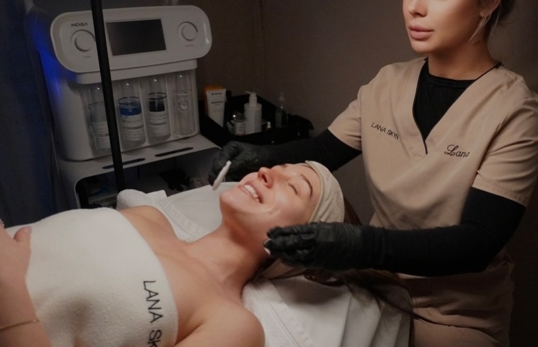 The dream place… where the outside world softens, the noise fades, and everything feels just a little lighter the moment the door closes behind.
At Lana Skyn, the air feels calm. Warm. Intentional.
Soft lighting wraps around the room like a gentle hug, subtle scents float through the space, and every detail is designed to make the body relax and the mind slow down.
This is not just a clinic.
It’s a pause.
The treatment bed feels like a cloud after a long day. The conversations are unhurried. There is no pressure, no rush, only honest advice, expert hands, and treatments performed with care and precision.
Every appointment feels personal. Thoughtful. Safe.
Skin is treated, but confidence is restored.
There’s something comforting about knowing that every laser pulse, every facial touch, every product applied is chosen with intention. The atmosphere feels luxurious yet grounded, high quality without intimidation. A place where self-care feels natural, not excessive.
Time moves differently here.
Slow enough to breathe.
Fast enough to leave feeling renewed.
At Lana Skyn, beauty isn’t about perfection.
It’s about feeling comfortable in skin. Radiant without trying. Calm without effort.
The dream place… where self-care feels like coming home.