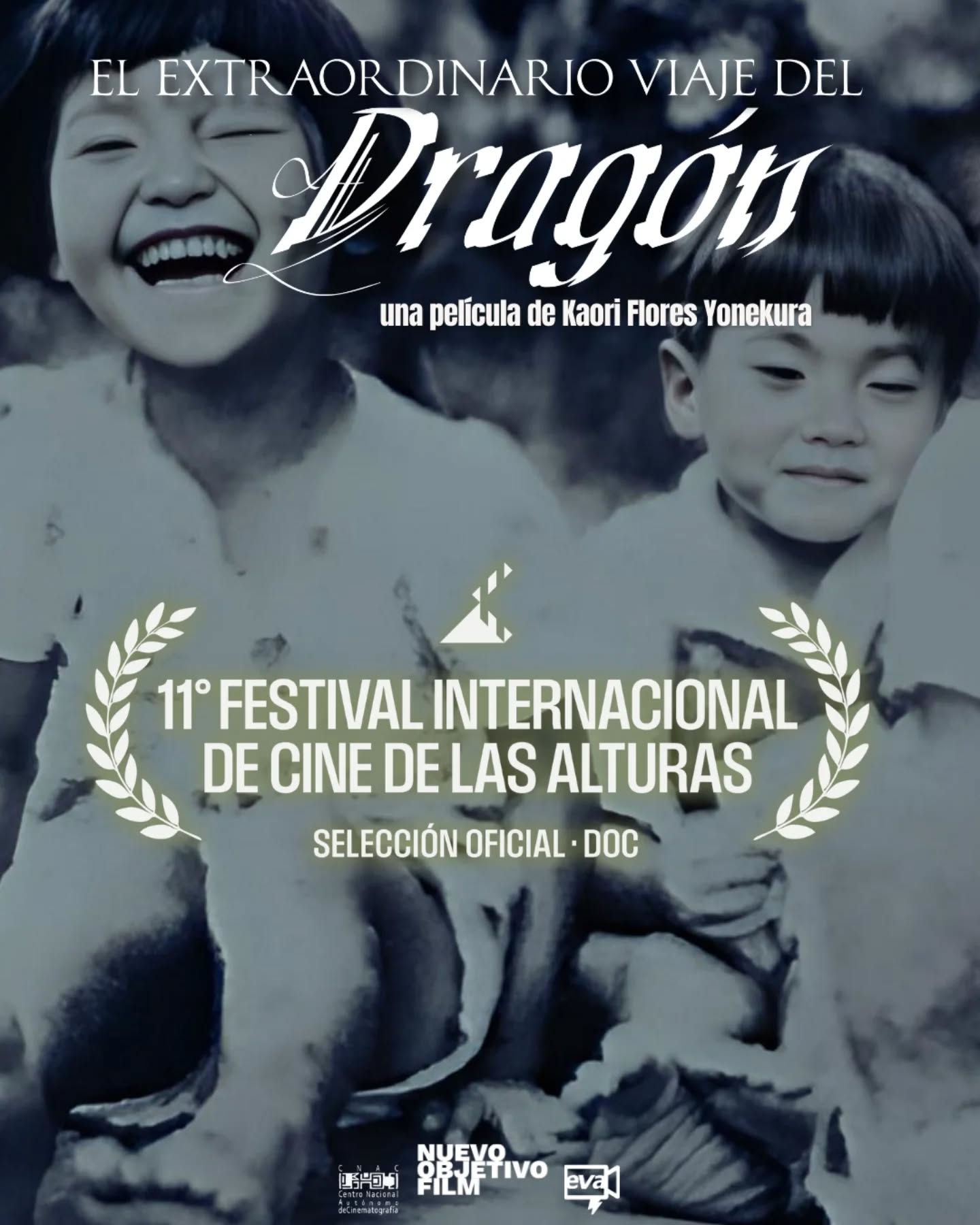 ¡El viaje continúa! 🐉✨
Nos llena de orgullo compartir que "El Extraordinario Viaje del Dragón" @el_dragon_film una película de Kaori Flores Yonekura @miss__nikkei ha sido seleccionada para la Selección Oficial Documental del 11° Festival Internacional de Cine de las Alturas @cine.delasalturas
Este es un reconocimiento a la memoria, a las raíces y al poder de nuestras historias. Gracias a quienes han sido parte de este camino. 🎬🎞️
¡Nos vemos en las alturas! 🏔️
#ElExtraordinarioViajeDelDragón #CineDeLasAlturas #Documental #CineLatinoamericano #KaoriFloresYonekura SelecciónOficial
