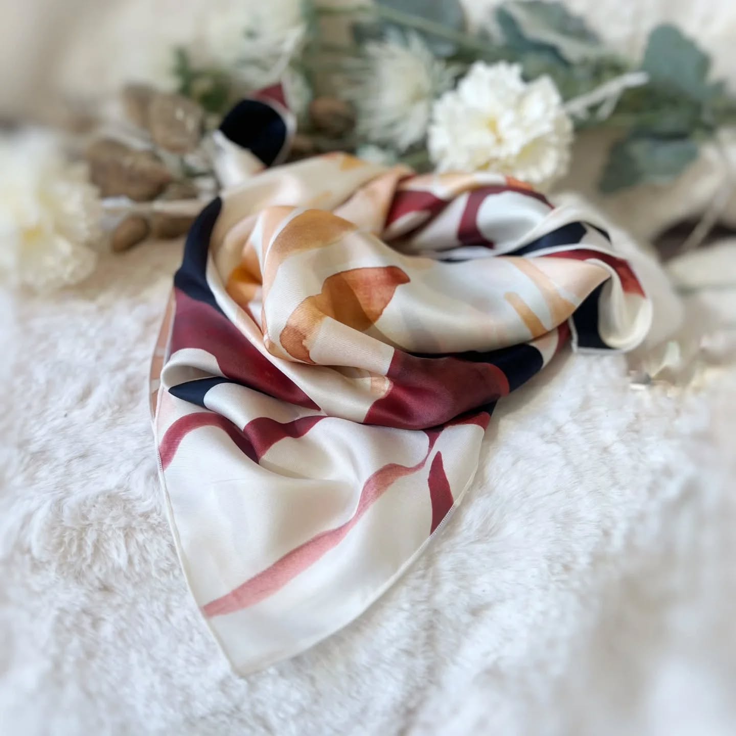 Une douceur signée @les.soies.vial 🤍
Foulards en soie.
Ce dimanche 1er Mars, nous fêterons nos mamies chéries, de belles idées cadeaux à retrouver en boutique @leclosgallice Epernay
.
.
.
.
#leclosgallice #epernay #artisanatfrancais #soie #foulard