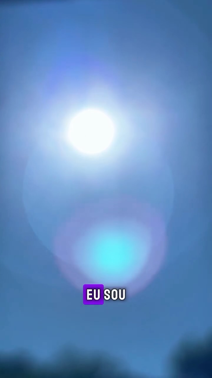 Começo muitos dos meus dias com essa oração e sinto a força do amor que protege aqui. O amor incondicional é uma frequência que tudo abraça e, quando vibrado com consciência, nos protege de abrir espaço para informações que não se alinham com ela. A verdadeira proteção nasce da consciência da escolha entre os dois lados que existem em nós: sombra e luz. Quando fazemos decretos como esse, estamos determinando qual frequência queremos vibrar e como escolhemos viver o nosso dia e a nossa vida. 💙✨
ORAÇÃO DA LUZ AZUL
Luz azul que nos rodeia, nos protege e nos permeia, limpa todas as impurezas das energias que nos prejudicam, purifica nosso corpo físico, mental e espiritual.
Fortalece-nos diante das dificuldades, oriente-nos diante das adversidades, somos guerreiros e guerreiras, estiando por qualquer lugar a bandeira da Luz azul.
E se adentrarmos a mata fechada, ela iluminará o nosso caminho.
Se cairmos em abismos ela nos guiará para à saída.
Se nos perdemos em dúvidas ela nos mostrará a solução.
Se nos acharmos distantes de nós mesmos, ela fará com que encontremos a nossa essência.
Luz divina que nos rodeia e nos purifica,
Luz do Arcanjo Miguel, defenda-nos com sua espada, retirando todos os males do nosso caminho.
Seguimos com a luz azul rodeados desse prana divino, vamos realizando nossa missão em amor.
Eu Sou o Amor que protege aqui.
Eu Sou
Eu Sou
Eu Sou
Assim É 💙✨
Consciência
Existência
Felicidade
Eu Sou aqui
Eu Sou aí
Silvana da Cunha
Cientista Intuitiva • Alquimista • Palestrante
Consteladora Sistêmica Familiar • Terapeuta Holística • Mentora
Fundadora da TQC Cura Quântica®️
e do Despertar Quântico da Consciência
www.florescimentocriativo.com