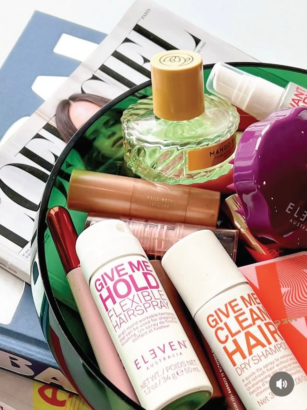 Les coulisses d’un shooting, c’est ça 📸
Le sac à main qui déborde, le parfum qui traîne, les magazines froissés, et nos essentiels Eleven Australia toujours à portée de main.
Give Me Hold Flexible Hairspray et Give Me Clean Hair Dry Shampoo, les deux produits qu’on embarque partout. Sur les shootings, en voyage, au quotidien.
Parce qu’un bon cheveu, c’est pas juste au salon. C’est tout le temps.
#LatelierDeMaud #ElevenAustralia #BehindTheScenes #ShootingDay #HairEssentials GiveMeHold DryShampoo OnTheGo Toulouse SalonDeCoiffure