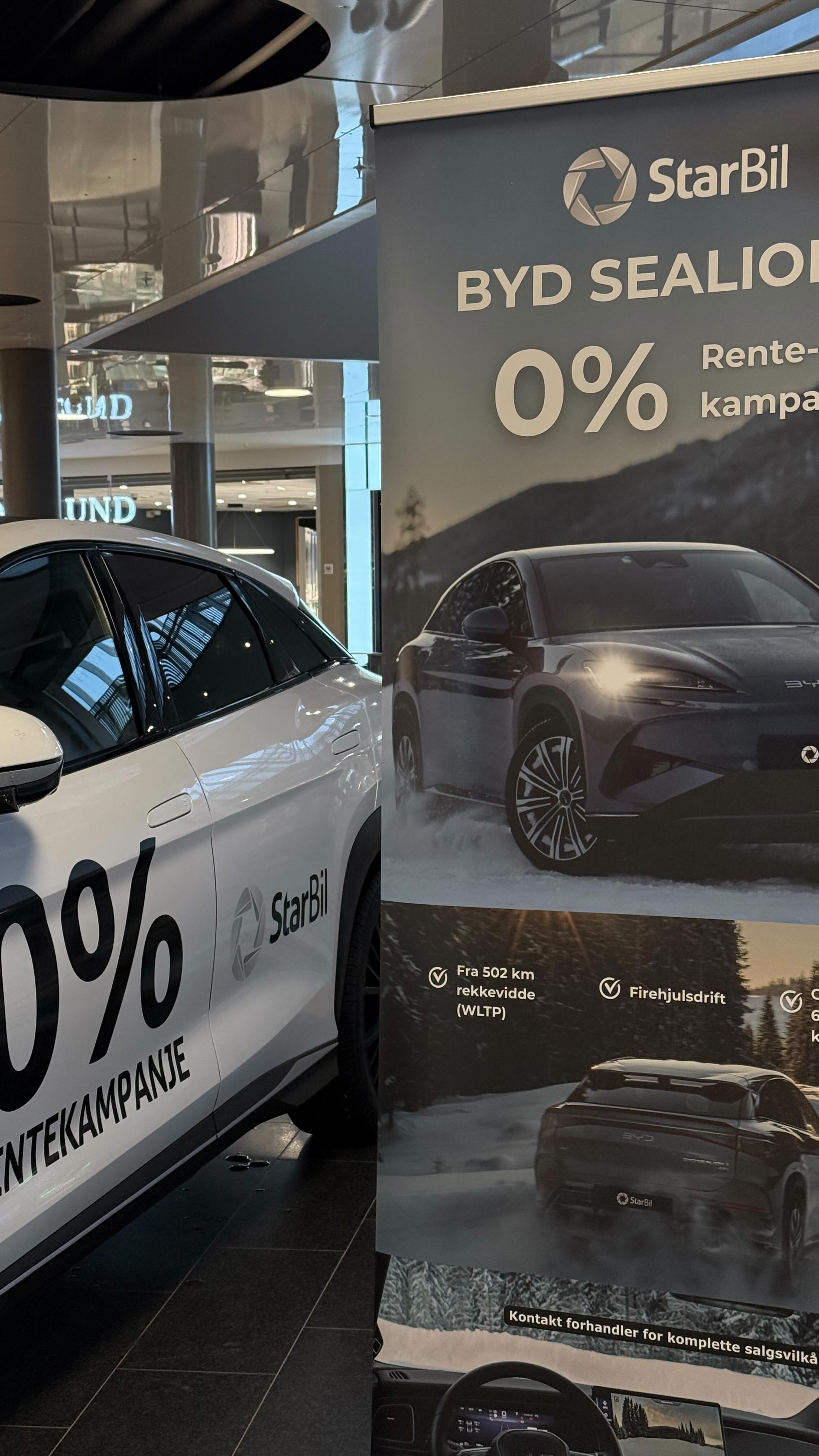 Er du på utkikk etter ny bil? Da kan det være perfekt tid å handle nå 😍
Sikre deg 0% rentekampanje på BYD Sealion 7!* Her får du mye for pengene!
✔️502 km rekkevidde (WLTP-kombinert)
✔️4x4
✔️Høy bakkeklaring
✔️1.500 kg hengervekt
✔️Førsteklasses komfort
Velkommen innom oss på Rødmyr!
*0% rentekampanje forutsetter minimum 10% egenkapital.
Kampanjetilbud gjelder t.o.m 31. mars.