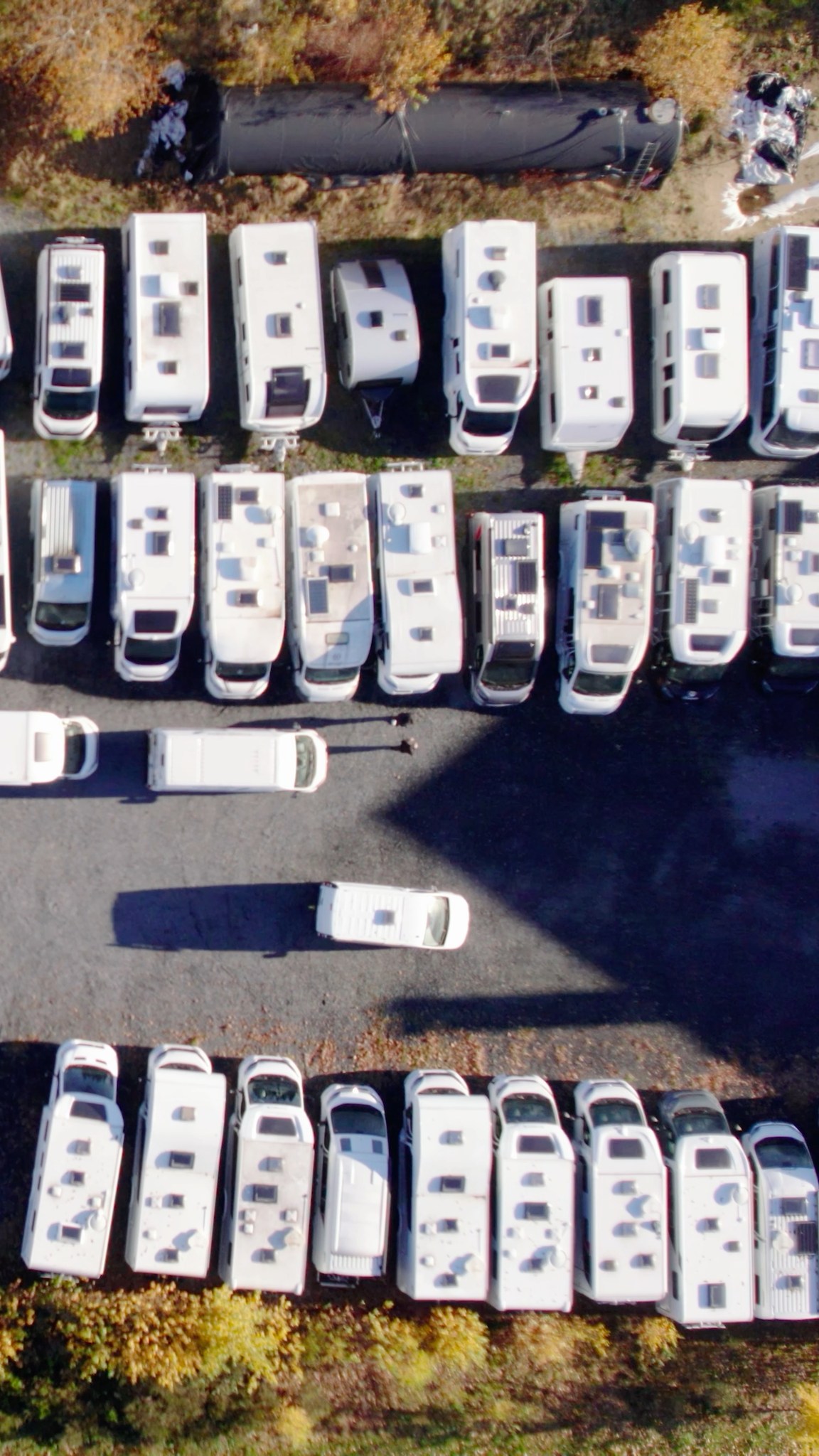 🇱🇺 Bei eis fannt dir alles rondrëm de Camping 🚐🏕️ Dëse Weekend (7. & 8. Mäerz) hu mir grouss Porte Ouverte bei eis an der Fuussekaul, kommt laanscht a fannt alles fir är nächst Aventure 🗺️
🇫🇷 Chez nous, vous trouverez tout autour du camping 🚐🏕️ Ce week-end (7 et 8 mars), on a les journées portes ouvertes chez nous à la Fuussekaul. Passez nous voir et découvrez tout ce qu’il vous faut pour votre prochaine aventure 🗺️