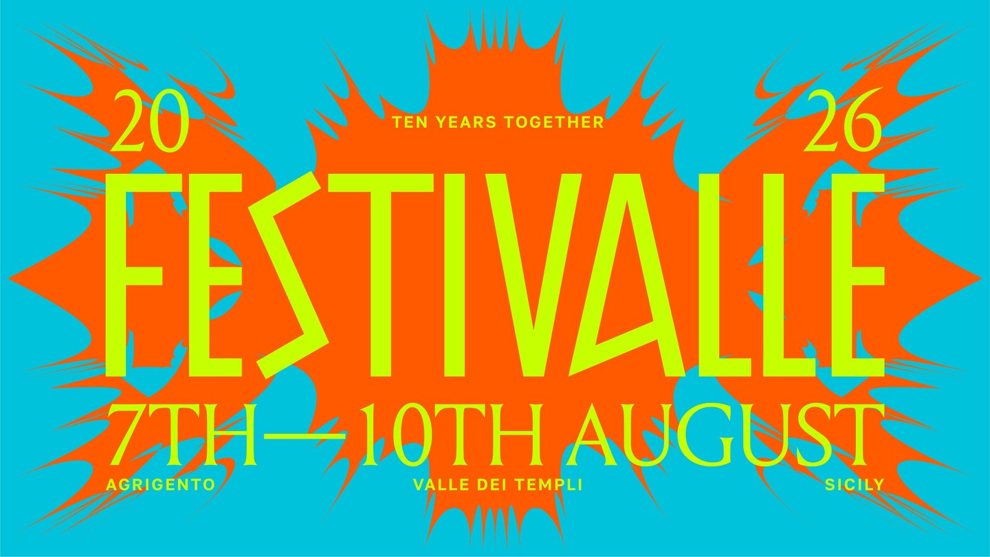 FestiValle: 10ª Edición ✨ De 7 a 10 de agosto de 2026, o Valle dei Templi vira palco de 10 anos de música, arte digital e encontros inesquecíveis. Line-up imperdível com Octave One, Apparat, Ezra Collective, Greentea Peng, Cory Henry & The Funk Apostles e muito mais. Link in Bio #FestiValle #ValleDeLosTemplos #Festival2026 #Música #ArteDigital #Viagem
