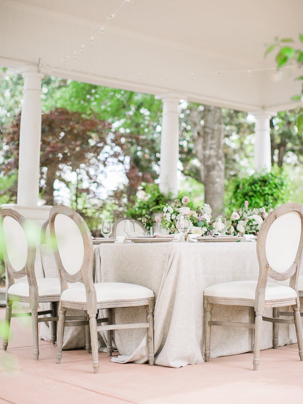 Sometimes the most beautiful choice is the simplest...like the look of natural linen gracing your celebration tables. 🤍 Its organic texture that creates a foundation that’s equal parts relaxed and refined, proving that elegance doesn’t have to try so hard.
Find your perfect linen >> bit.ly/PartyTables #LinkInBio
#EventDesign #EventDecor #WeddingLinens #EventLinens