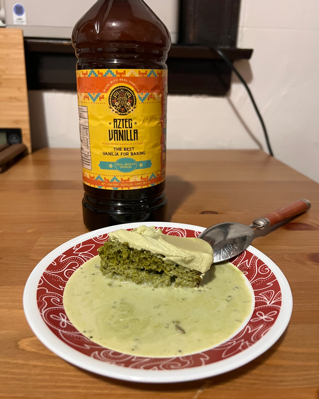 Made an easy Matcha Tres Leches and Mexican vanilla made the difference. 🌿🍰
Light matcha sponge, three-milk soak, and vanilla whipped cream on top. Chill it at least 4 hours, overnight is even better. Tip: pour the milk in 2 to 3 rounds and poke the cake evenly so it absorbs the soak without getting soggy.
Want the exact recipe I used? Link in bio! ✨ #MatchaDessert #MexicanVanilla #HomeBaking #AztecVanilla #TresLeches #BakersOfInstagram #DessertRecipe #CulinaryVanilla
