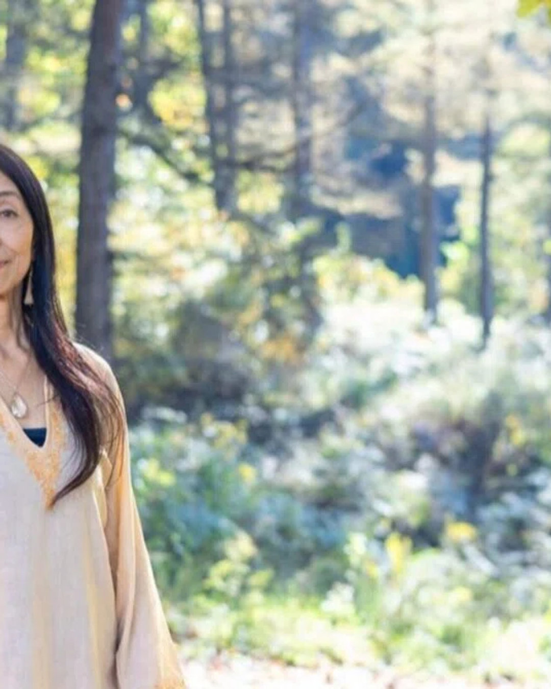 チネイザンプロジェクト通信vol.53
皆さんお元気ですか。
愛知県犬山市の、チネイザンティーチャーAnjuです。
去年から、毎週タオのオンラインやってますが、
毎週タオの世界にどっぷりで嬉しい!
更に、新しい生徒さんのチネイザンスクールが始まったり、
入門講座にかーーーなり遠くからお申込みがあったり。
何時間もかけても参加したい!と思ってくださるなんて、
もう感激です。感謝です!
今、タオ熱があがっておりますよ‼️
もう2月も終わりとは⁉️なんて早いー!
自然農の畑をやっていますが、年明けは、
自作の大豆でお味噌作ったり、
八朔ピール作ったり、更
には醤油作りにも手を出してしまいました。
仕事の合間になかなか忙しいですが、めちゃ楽しい。
仕込んで仕舞えば、後は愛と共に見守る、育む。
まさしく子育てですね〜。(自分に対しても!自分を育てる⁉️)
やはり安心安全、そして自作っておいしくない訳がない(たまにあるけど笑)体が喜んでるのがわかります。
食べたものは、心身に反映しますしね。
続きはNoteからhttps://note.com/taoist_uht