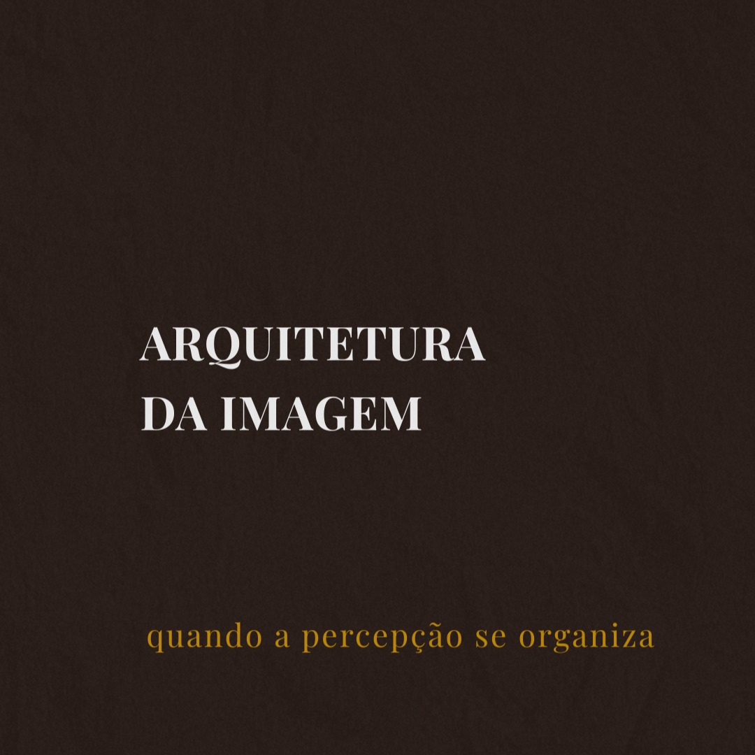 Se você já construiu muito. Mas, sente que sua imagem ainda não acompanha, leia até o final.
Existe um ponto na trajetória de uma mulher em que o problema não é competência.
Você pode ter carreira consolidada,
autoridade técnica, história bem sucedida e ainda assim ser subestimada.
Não por falta de preparo.
Mas por desalinhamento de presença.
Imagem não é sobre parecer jovem.
Nem sobre parecer mais séria.
É sobre coerência entre quem você é
e o território que ocupa.
Quando essa coerência se estabelece,
a percepção se reorganiza.
Arquitetura da Imagem não cria uma nova versão sua.
Ela estrutura a forma como você é percebida, para que, sua presença não contradiga sua potência.
Se você sabe que já deveria estar sendo percebida em outra escala,
não é dúvida.
É decisão.
Laura Mareom - Arquitetura da imagem
#arquiteturadaimagem #transiçãodecarreira #consultoriadeimagemuberlandia #mulheremtransição #mulher40+
