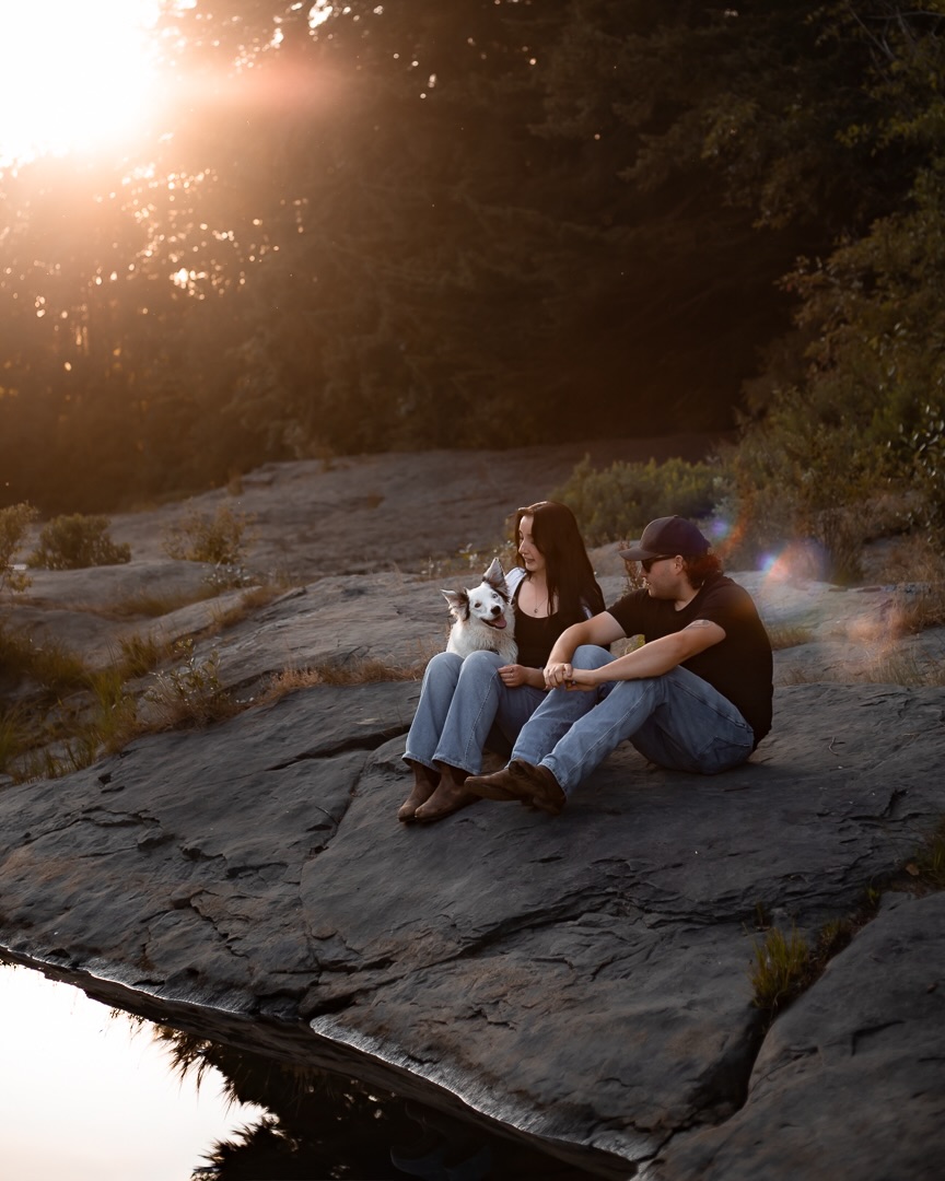 Throwing it back to a golden hour session from last summer. I don’t know about you, but I’m counting down the days until sunsets look like this again ☀️
I’m also toying with the idea of another trip to Vancouver Island this summer... And if it happens, I’d absolutely love to bring my camera along for some sessions 📸
#vancouverisland#vanisle#westcoast#petphotographer
