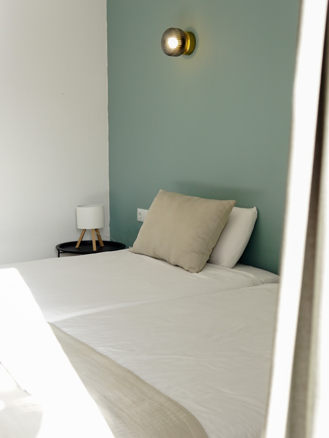 Un dormitorio abierto al verde. Así se duerme en Bandama 💚
A bedroom opening onto greenery. This is how you sleep in Bandama 💚
#BandamaGolfHotel #RCGLasPalmas #Descanso