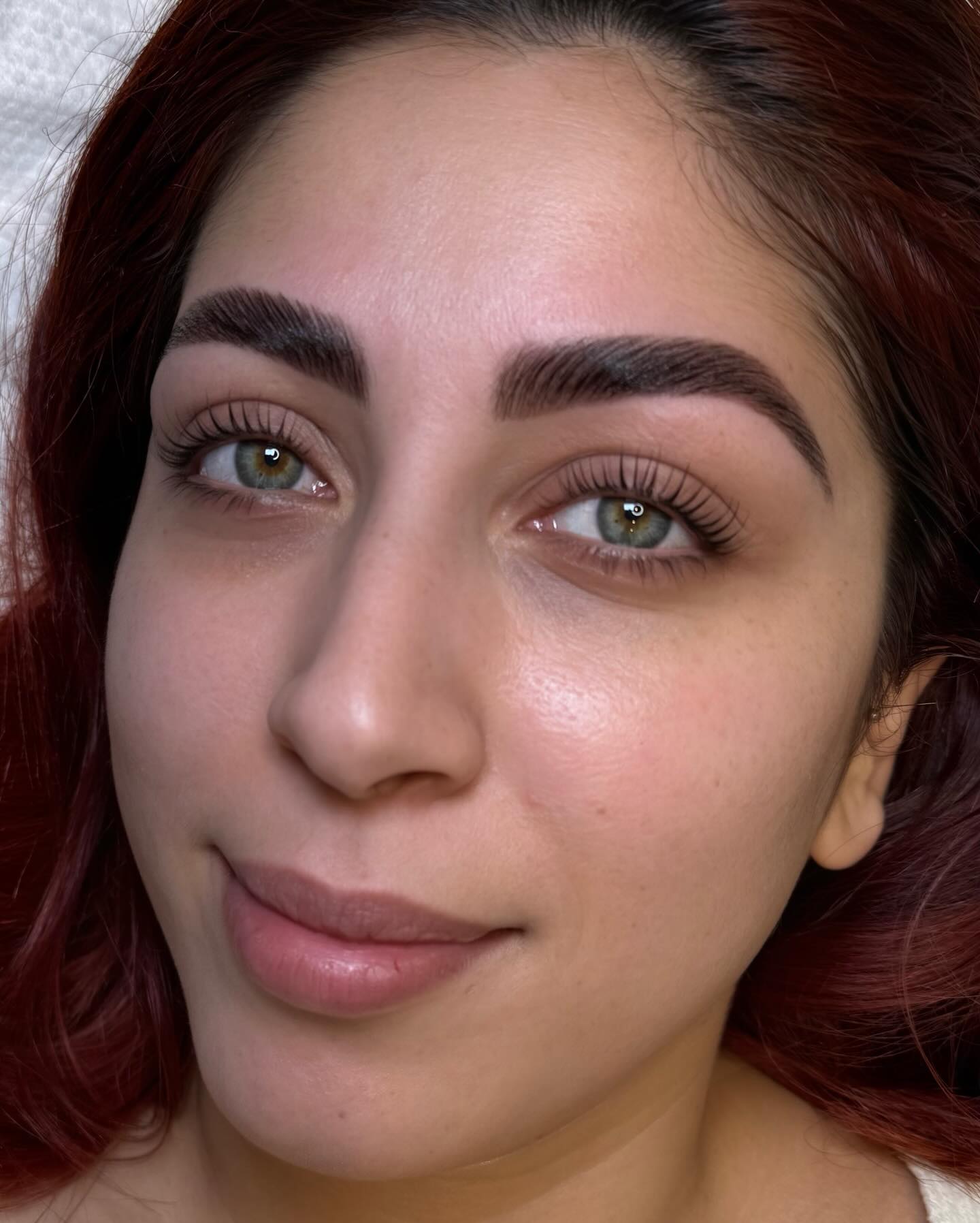Some girls don’t even need my help in the brow department. You know what I call them? Greedy 🤭 This “greedy” hottie comes to see me every six weeks and has for years. We alternate a Lamination + Tint (here) and a Shaping + Tint every other time to keep her brows looking their best.
She always says I make her feel like a celebrity when she walks out of my shop. BROWS CAN DO THAT! You have know idea the confidence boost they can have unless you’ve sat in my chair. I hope to see you soon in Austin or Nashville 💫