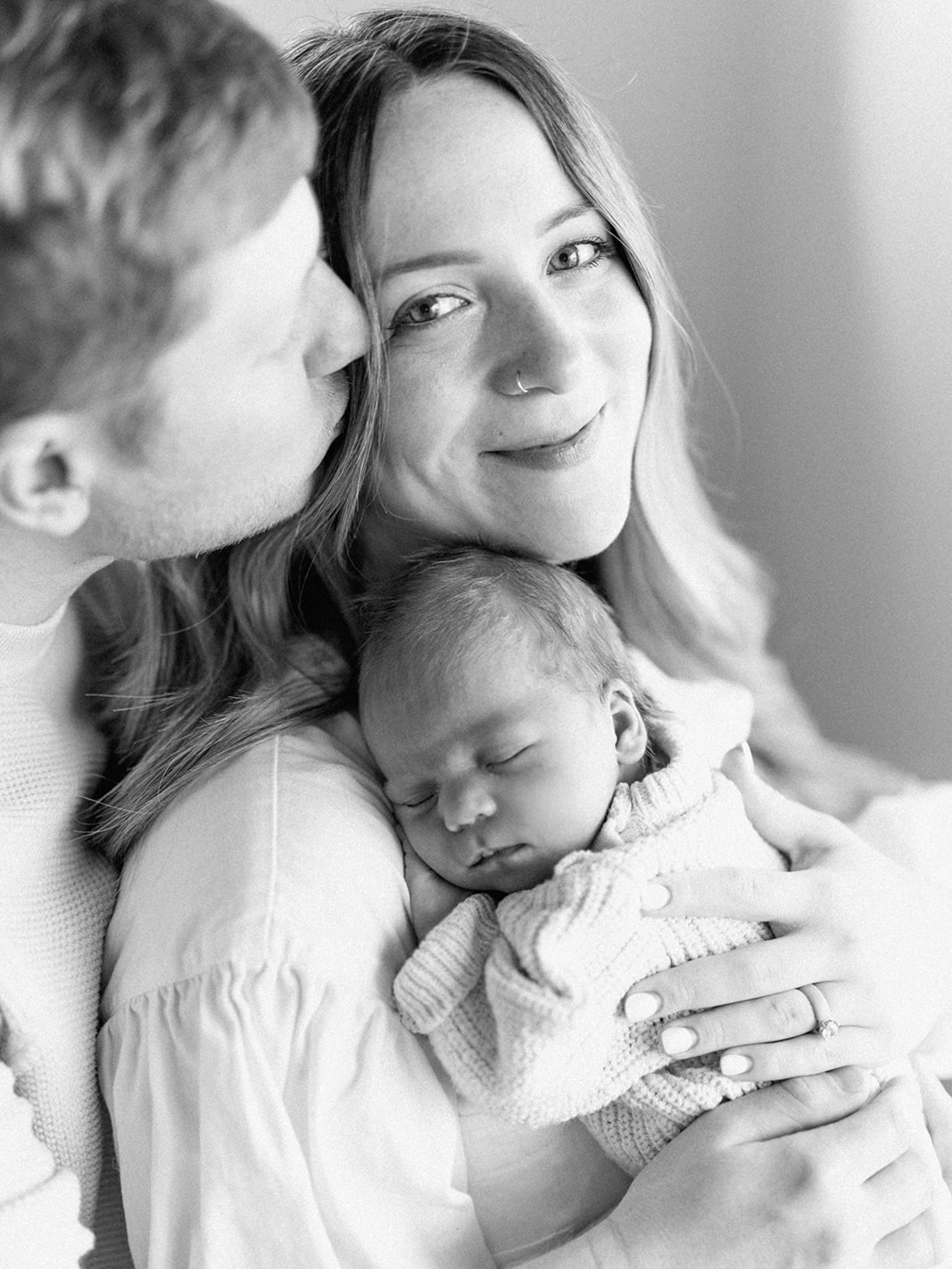 So many good ones from this cozy newborn session at home 🤍
