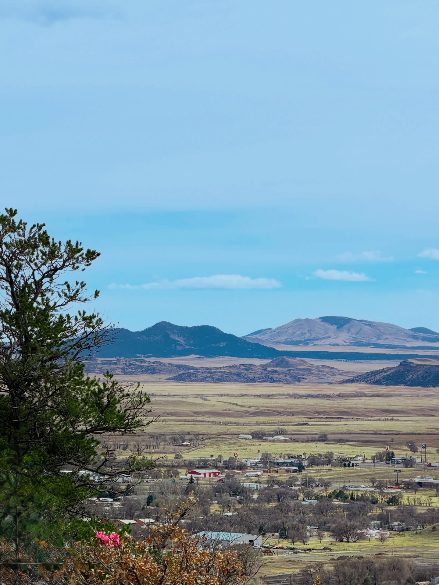 Goat Hill gives you a front-row seat to the volcanic field that shaped this entire region. Climb to the top and catch the view!🌋👀
#NewMexicoTrue #NewMexico #RatonNM #ExploreRaton #RatonNewMexico